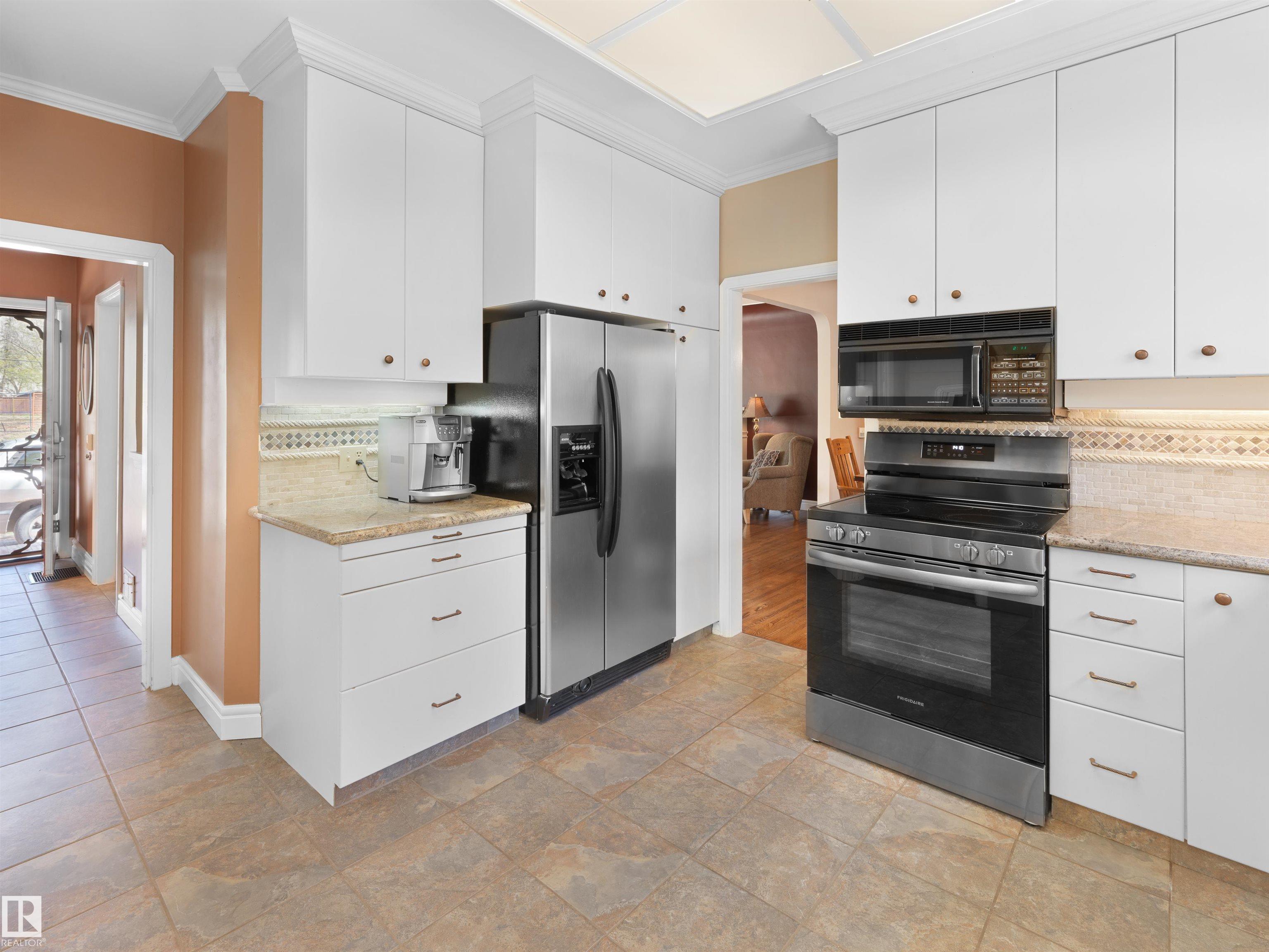 Photo 7 at 9202 117 Street NW, Windsor Park, Edmonton