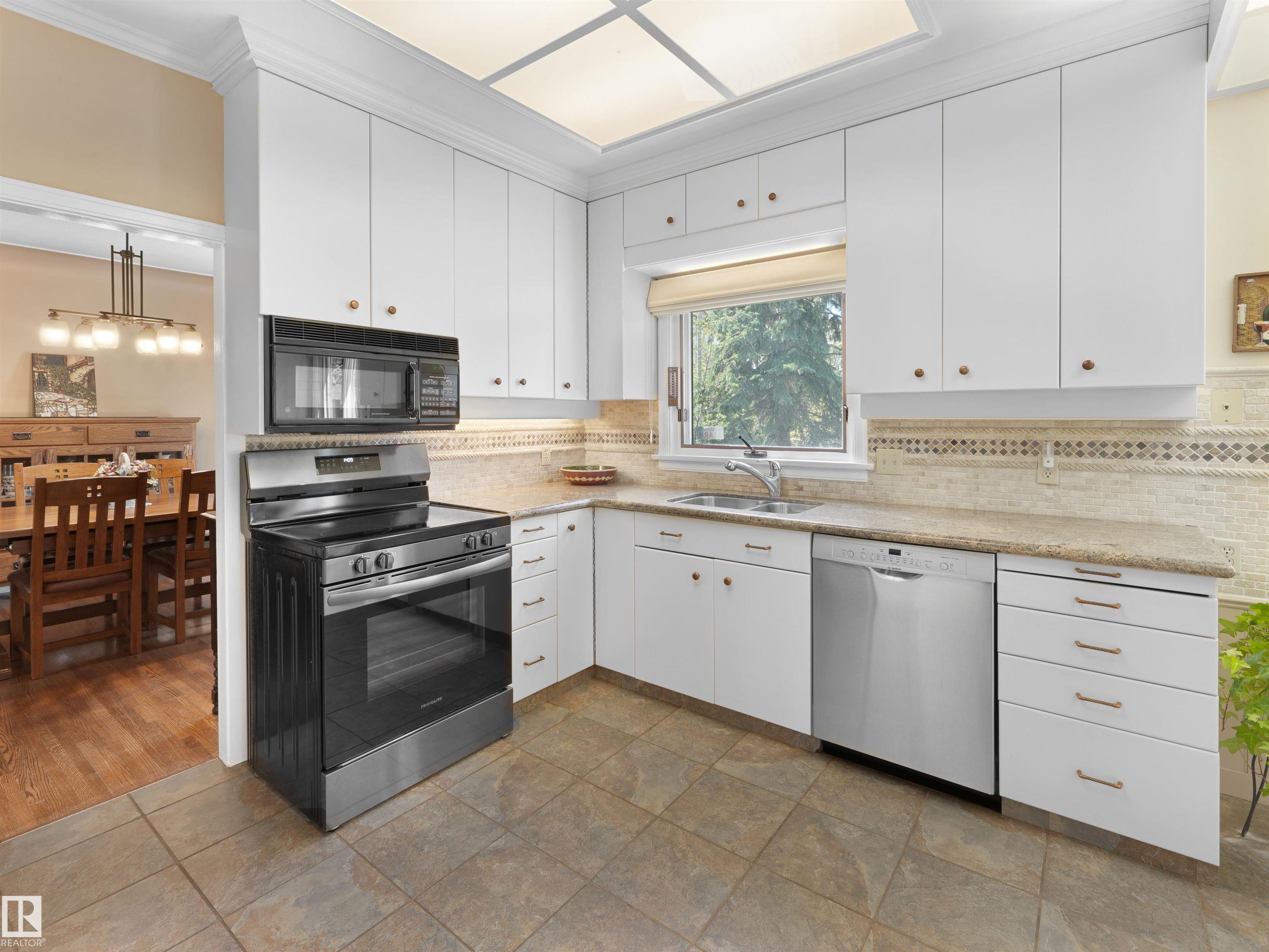 Photo 8 at 9202 117 Street NW, Windsor Park, Edmonton
