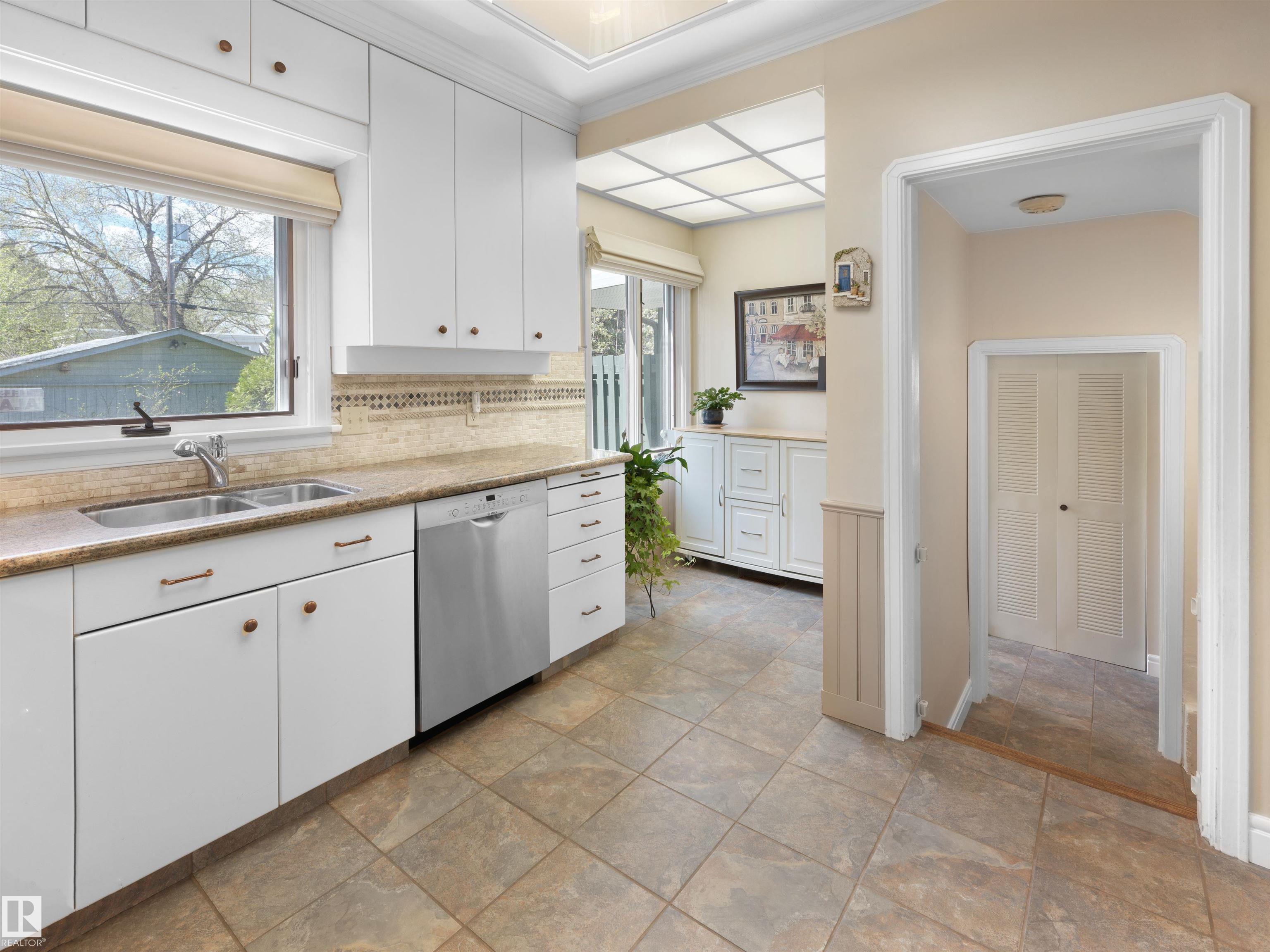 Photo 9 at 9202 117 Street NW, Windsor Park, Edmonton