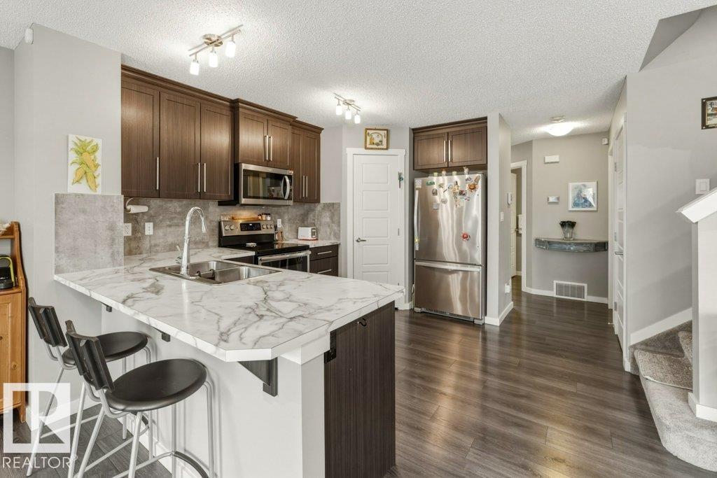 https://zimg.paragon.ice.com/ParagonImages/Property/PM/RAE/225401538/6/0/0/e83a29ba51ab774d283a79c6d448c192/1/478d310531654b1395af14ce24cc2d69/225401538-df97a237-1c52-4c30-9d2e-85a40996af9c.JPG