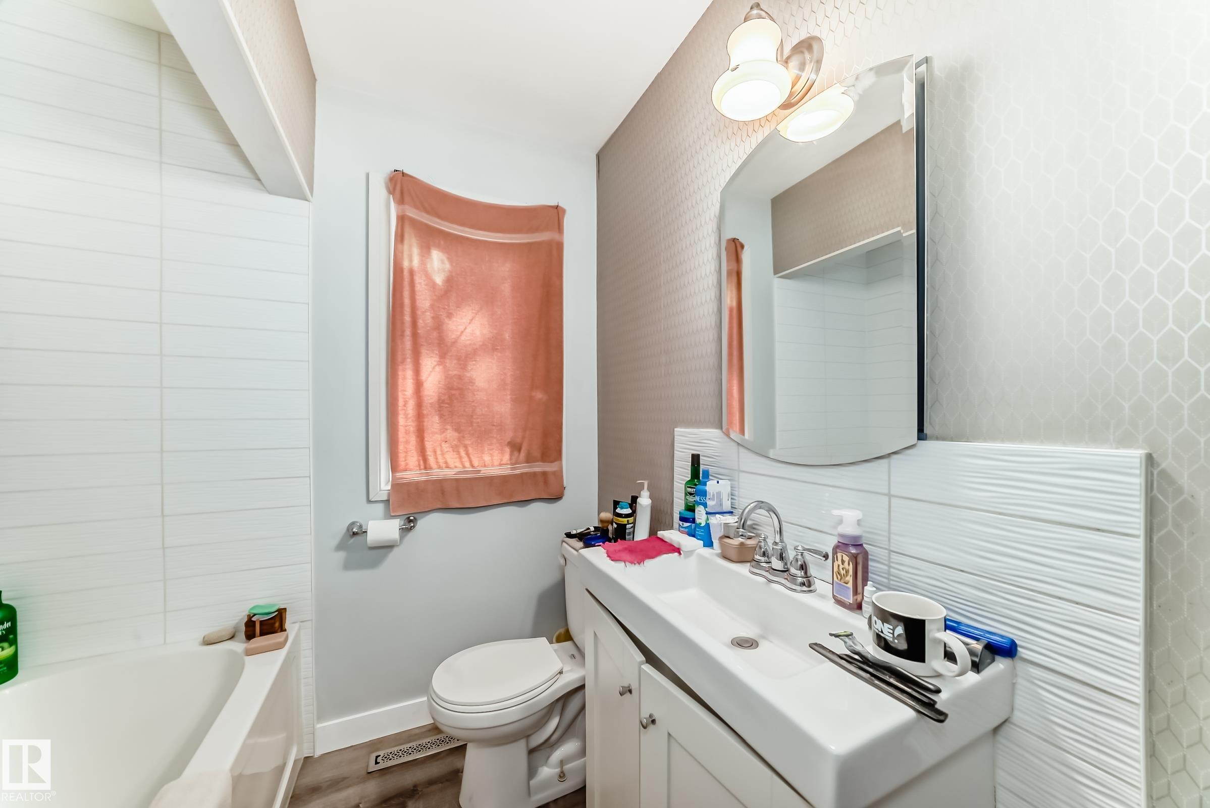 Photo 22 at 11303 60 Street NW, Highlands, Edmonton