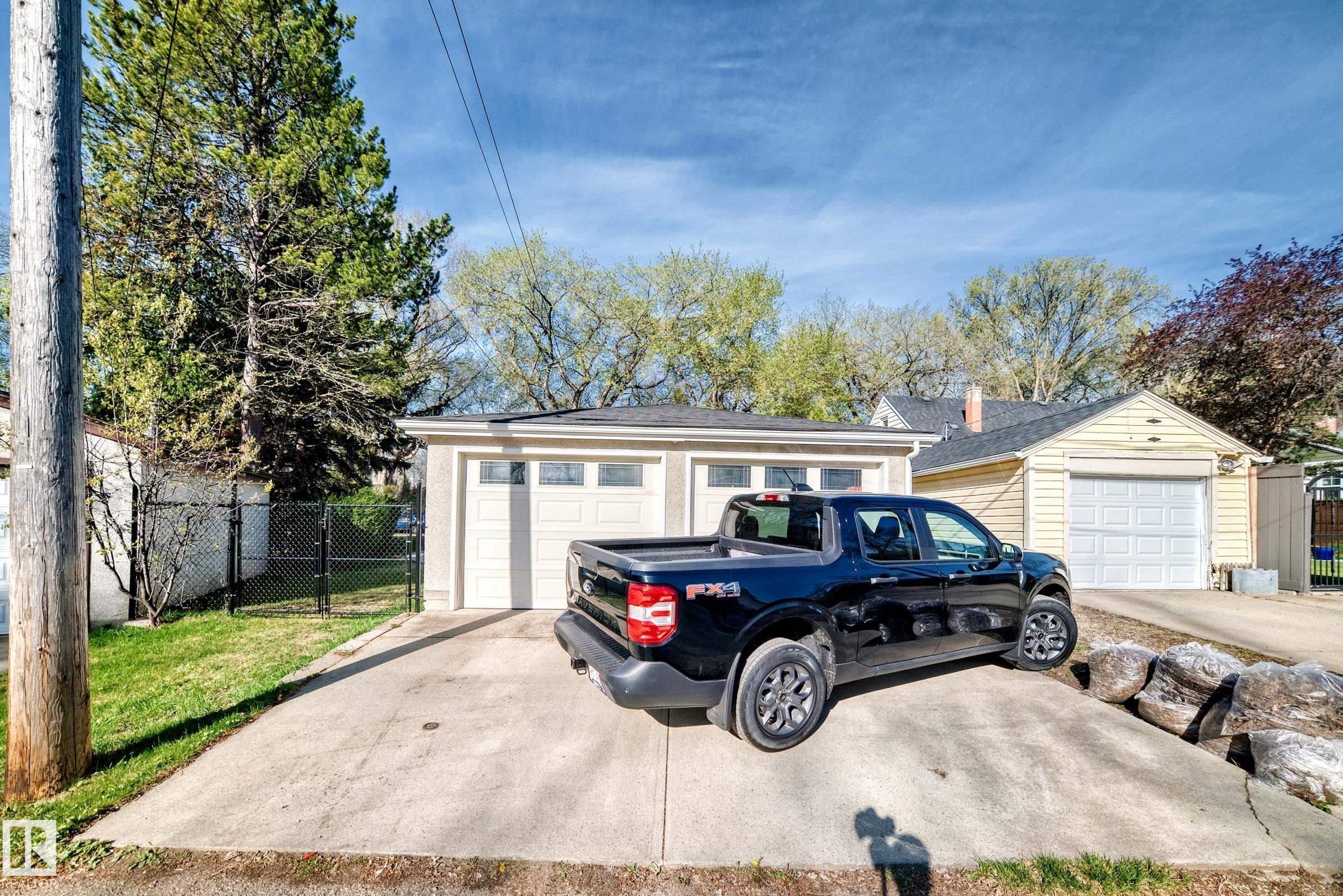 Photo 39 at 11303 60 Street NW, Highlands, Edmonton