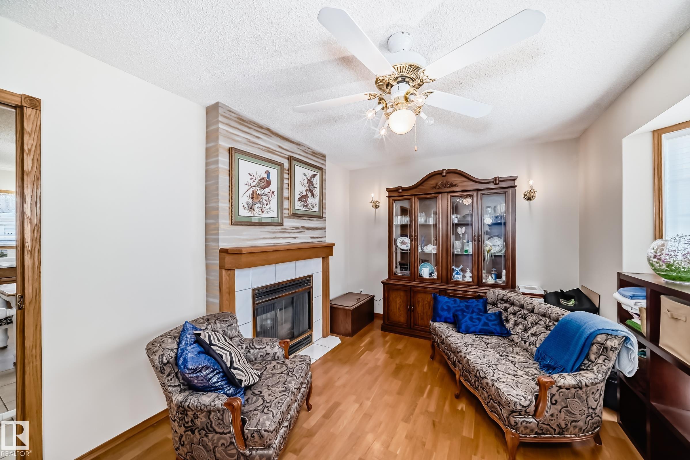 https://zimg.paragon.ice.com/ParagonImages/Property/PM/RAE/225401549/11/0/0/2ff438c47875441f804191de792adac3/1/9675a10d0aacc9b441fa43a50708f193/225401549-7F1CE4B4-D8AF-4A84-BFCE-DFE6A2D1DF92.JPG