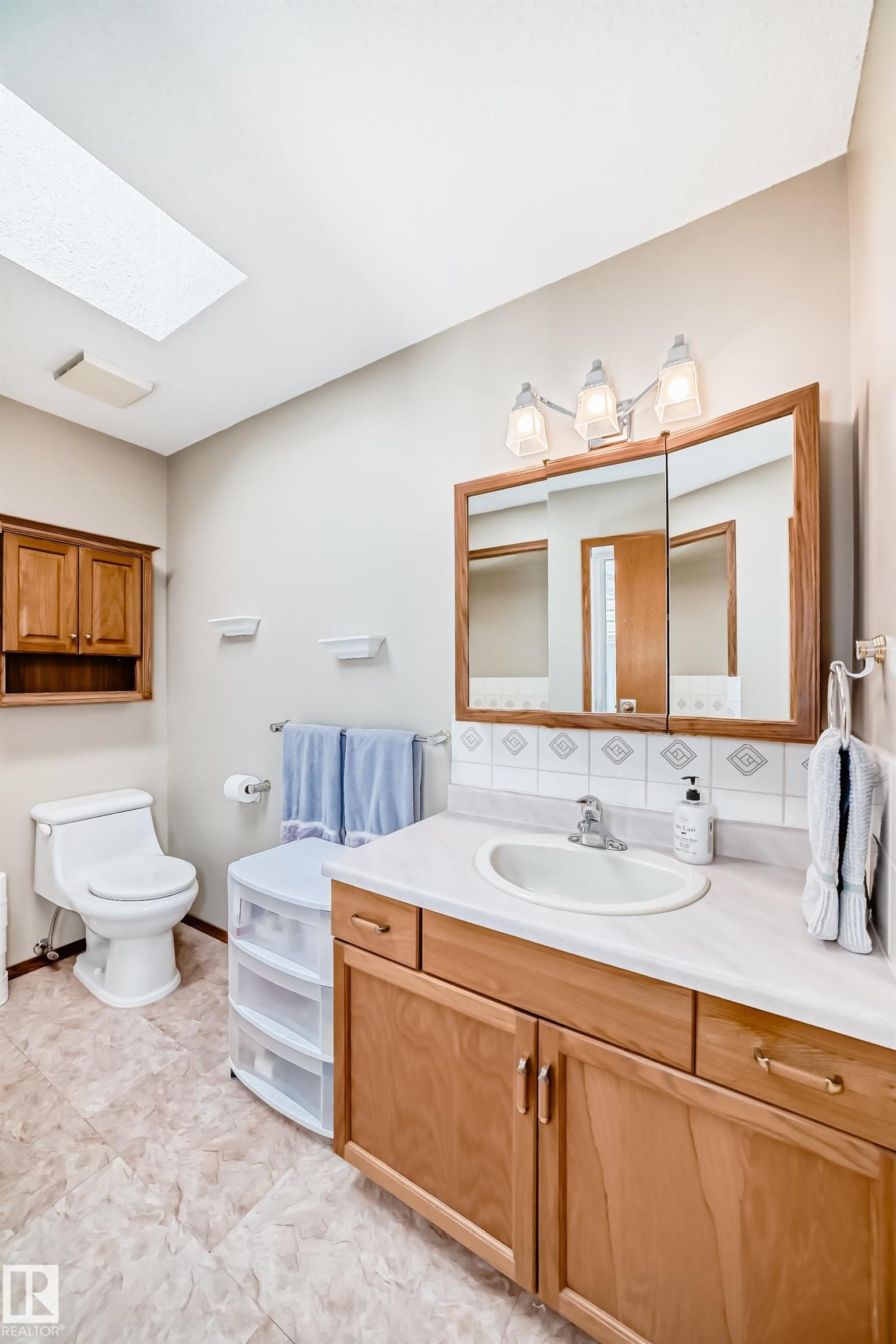 https://zimg.paragon.ice.com/ParagonImages/Property/PM/RAE/225401549/23/0/0/f398458be98be993ae429360f8000a8b/1/9675a10d0aacc9b441fa43a50708f193/225401549-0B76C02E-9072-467A-97FF-46C24153491F.JPG