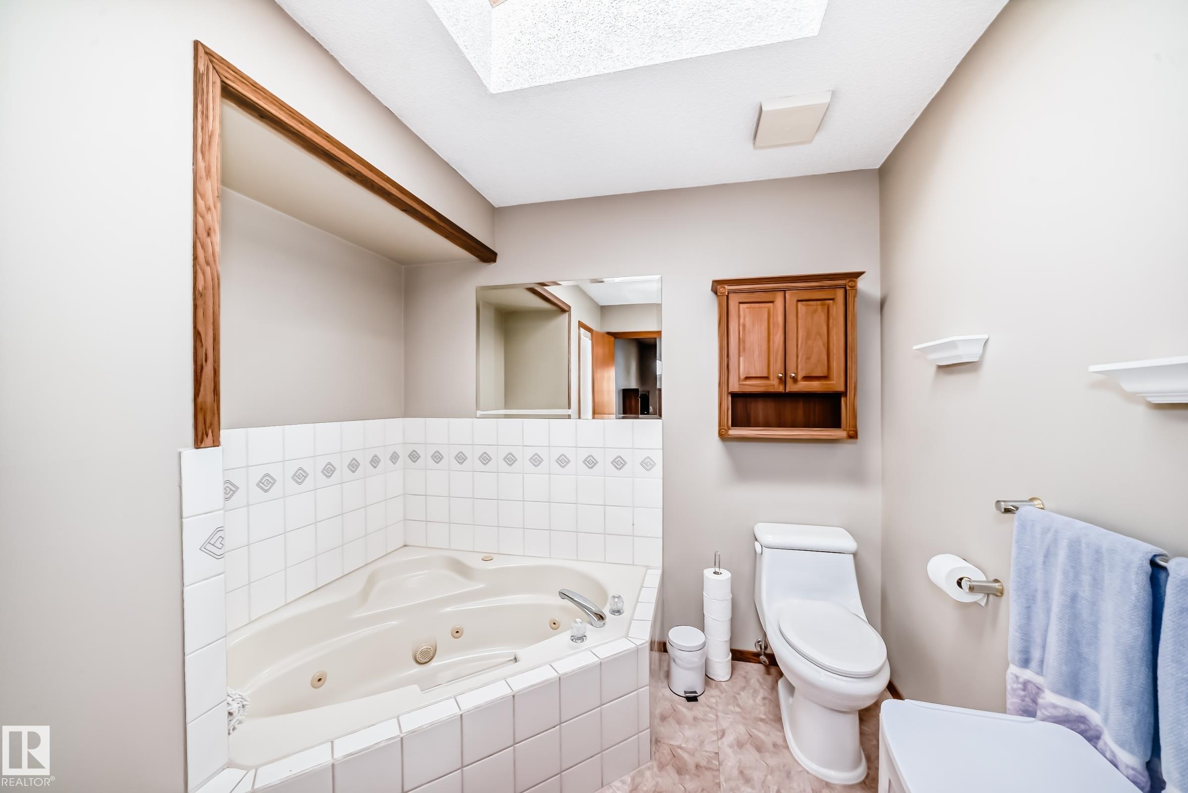 https://zimg.paragon.ice.com/ParagonImages/Property/PM/RAE/225401549/24/0/0/0878d6a9e922939d34ed02b9b9046097/1/9675a10d0aacc9b441fa43a50708f193/225401549-EF11C19F-F533-42E3-9857-DA580D69170B.JPG