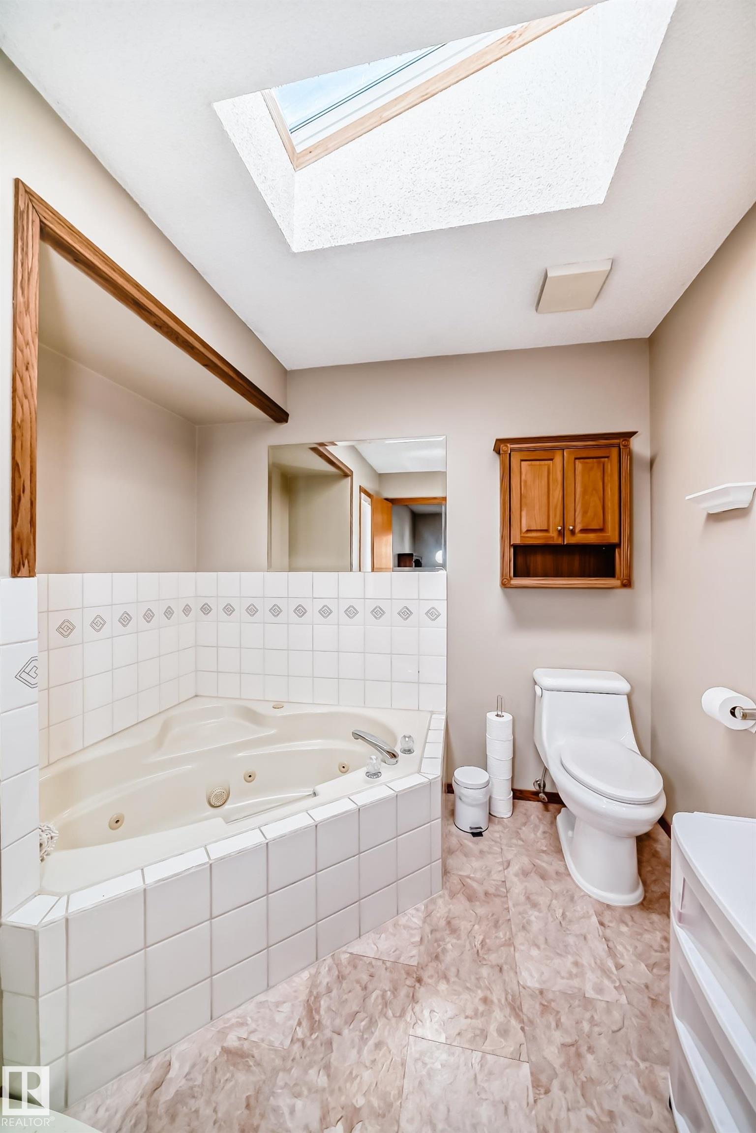 https://zimg.paragon.ice.com/ParagonImages/Property/PM/RAE/225401549/25/0/0/a82bff39e6c3ac47662e5106cf2a5da0/1/9675a10d0aacc9b441fa43a50708f193/225401549-3E6816D4-3B92-47FC-9035-430D136D951C.JPG