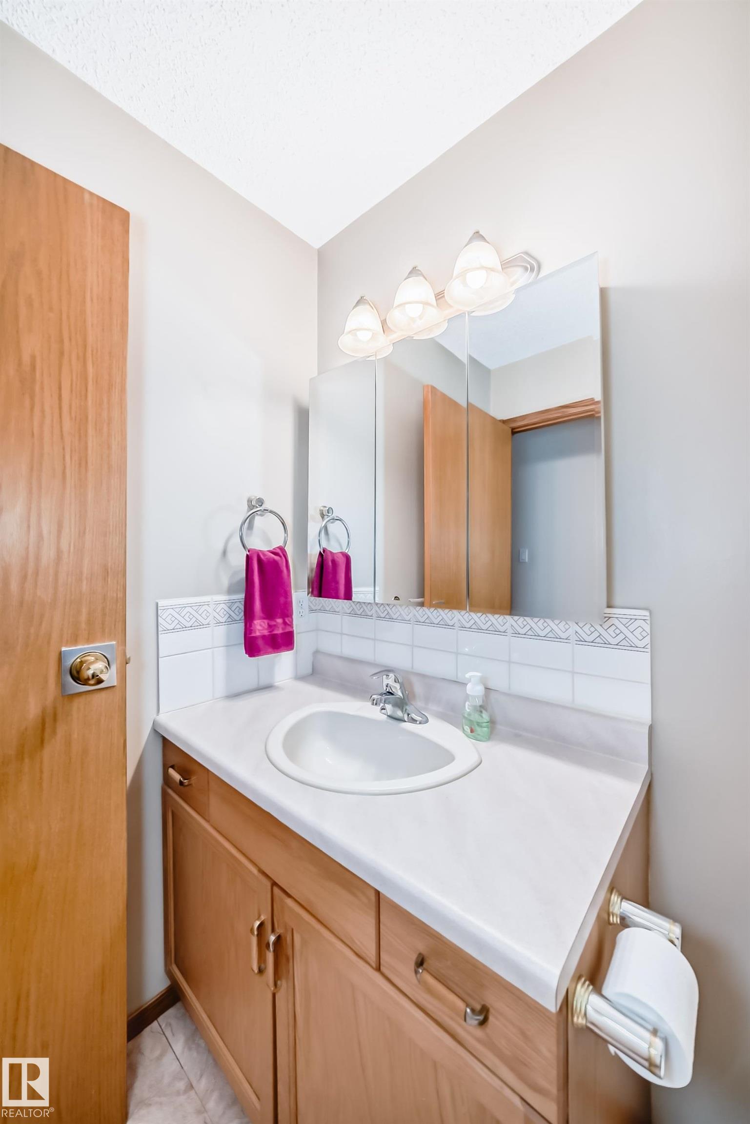 https://zimg.paragon.ice.com/ParagonImages/Property/PM/RAE/225401549/37/0/0/aa9051c0ab9da9b4eca9512a6f82fa40/1/9675a10d0aacc9b441fa43a50708f193/225401549-E705B557-668A-4BFA-8CCD-ECB729C6B35D.JPG