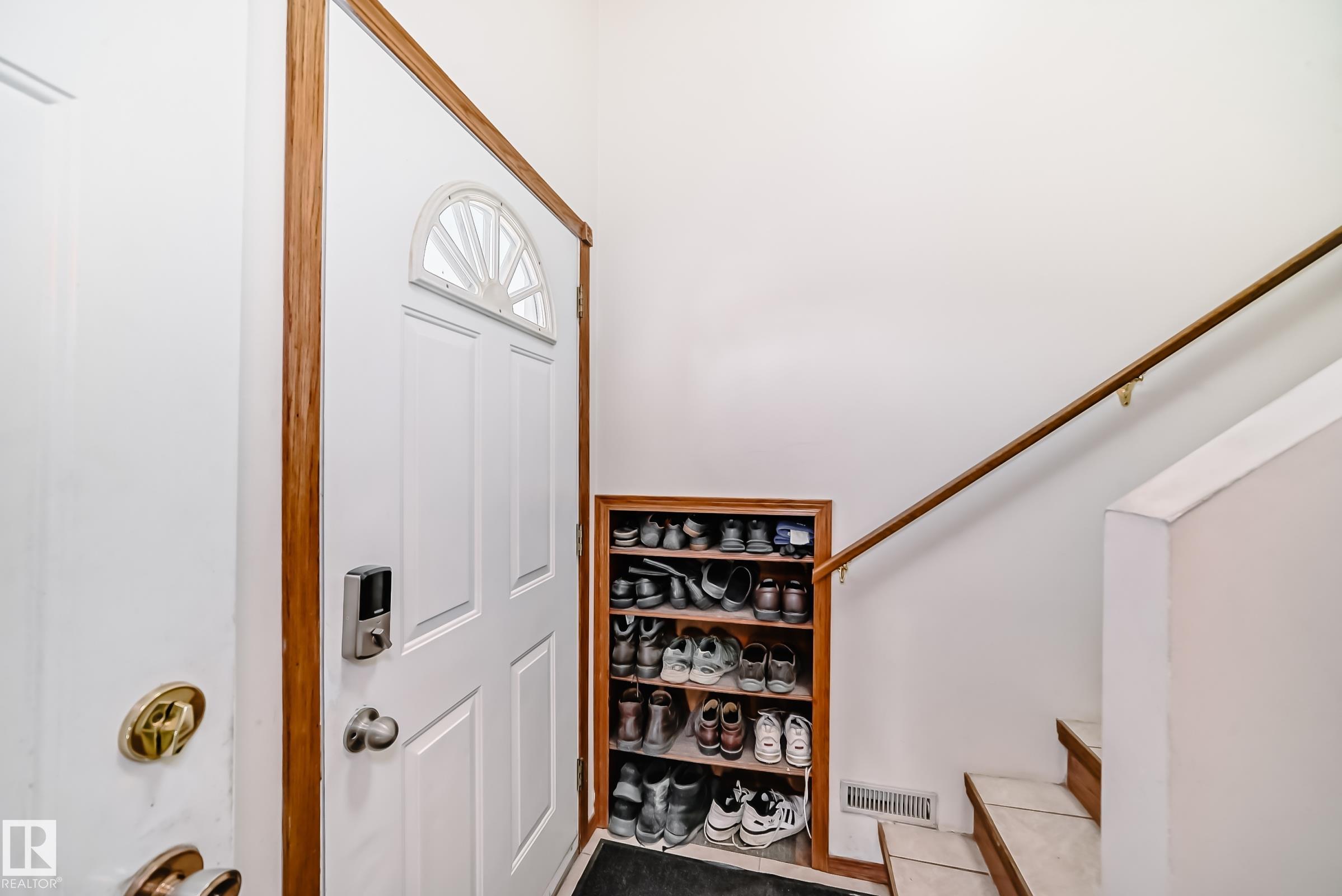 https://zimg.paragon.ice.com/ParagonImages/Property/PM/RAE/225401549/40/0/0/94f3deb3d2089577b9f4ac30f899ad53/1/9675a10d0aacc9b441fa43a50708f193/225401549-CF2FE55C-C927-4437-BA0C-2F33CF3F8250.JPG
