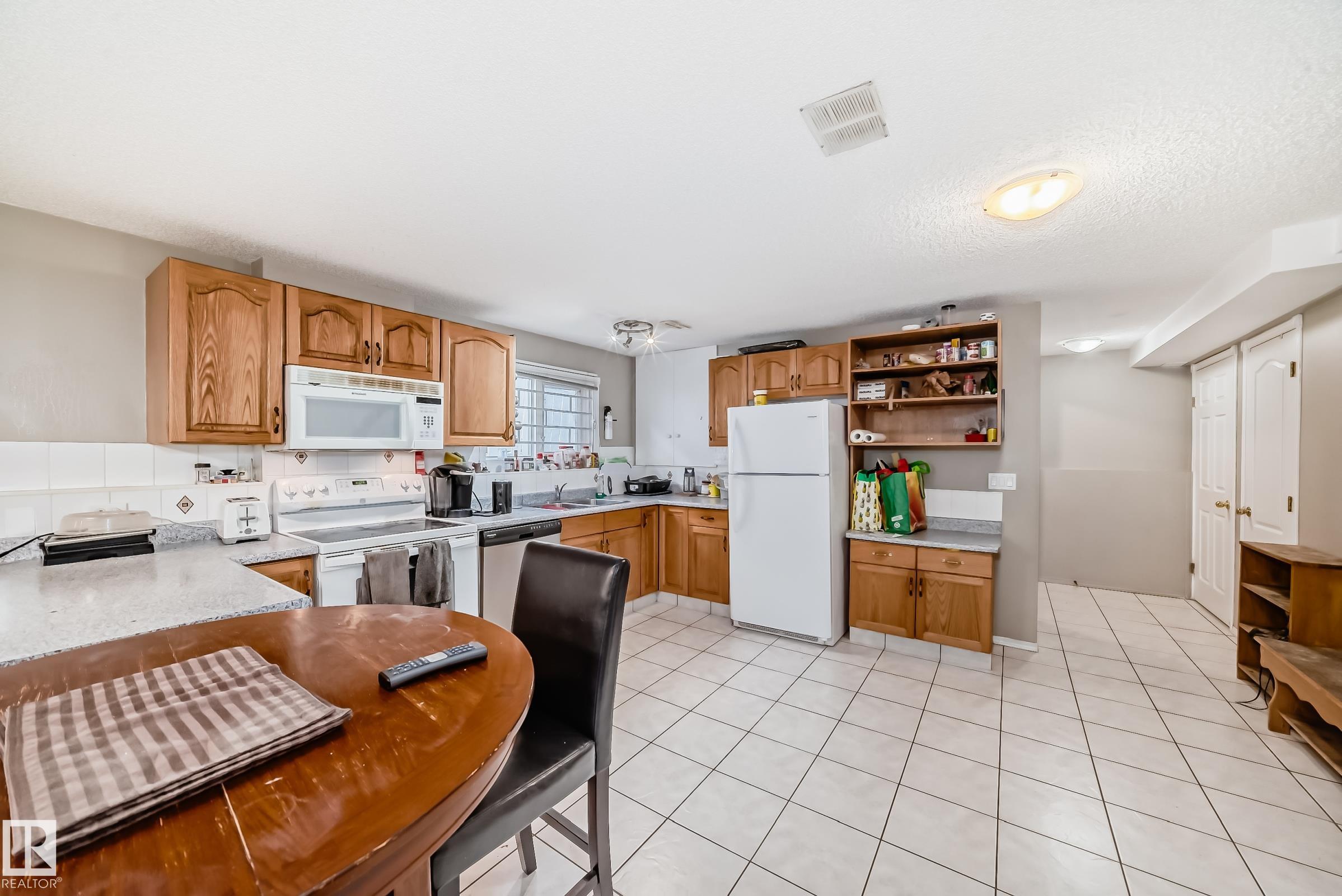 https://zimg.paragon.ice.com/ParagonImages/Property/PM/RAE/225401549/41/0/0/dae92748fe24f1167e50471f084f28a3/1/9675a10d0aacc9b441fa43a50708f193/225401549-1F963422-CCD3-4161-8869-F84FEB3E4C40.JPG