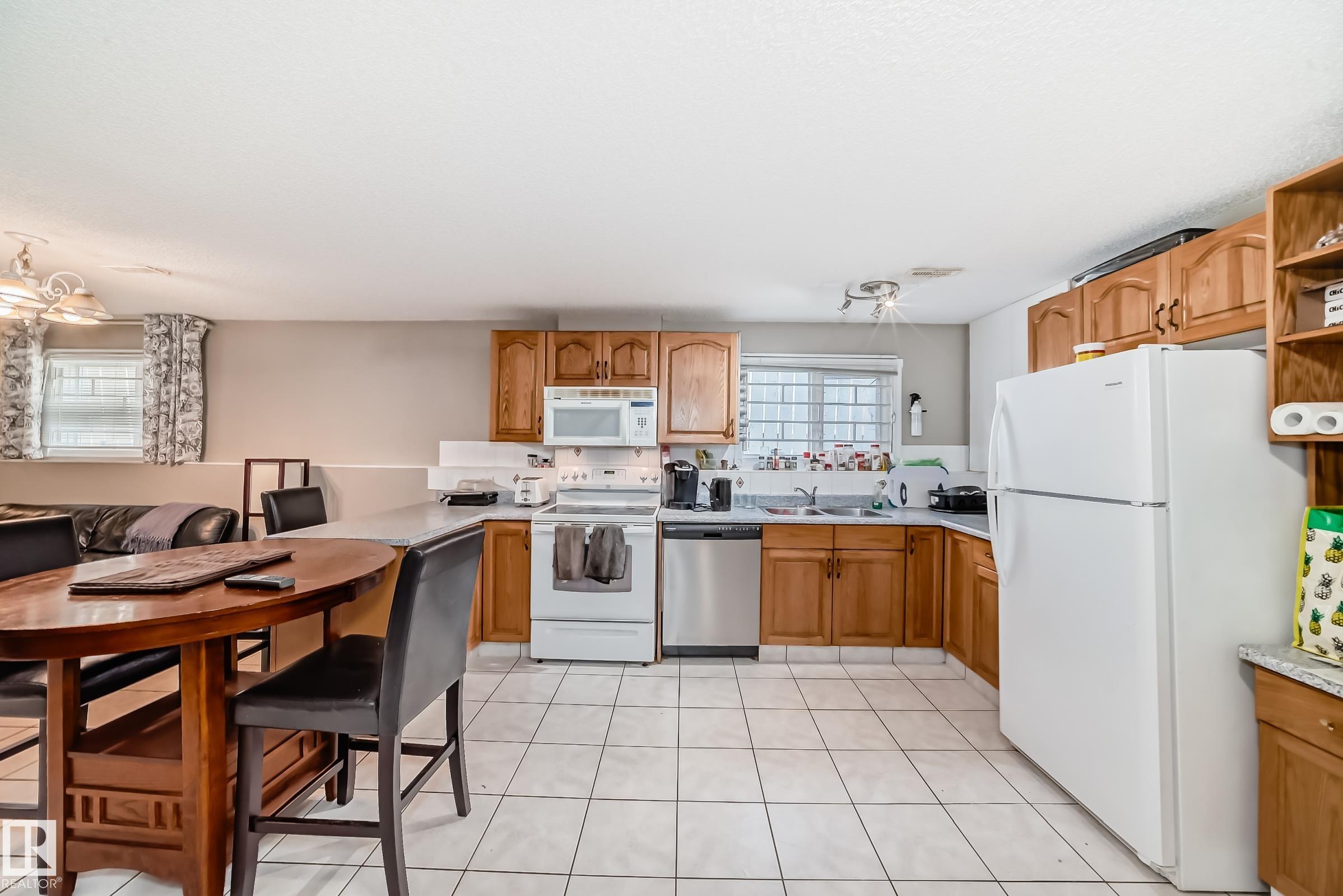 https://zimg.paragon.ice.com/ParagonImages/Property/PM/RAE/225401549/42/0/0/8da3509a72aa0d722562ee39db3f2e55/1/9675a10d0aacc9b441fa43a50708f193/225401549-22F14EDA-2388-419D-A308-CF0CC0309729.JPG