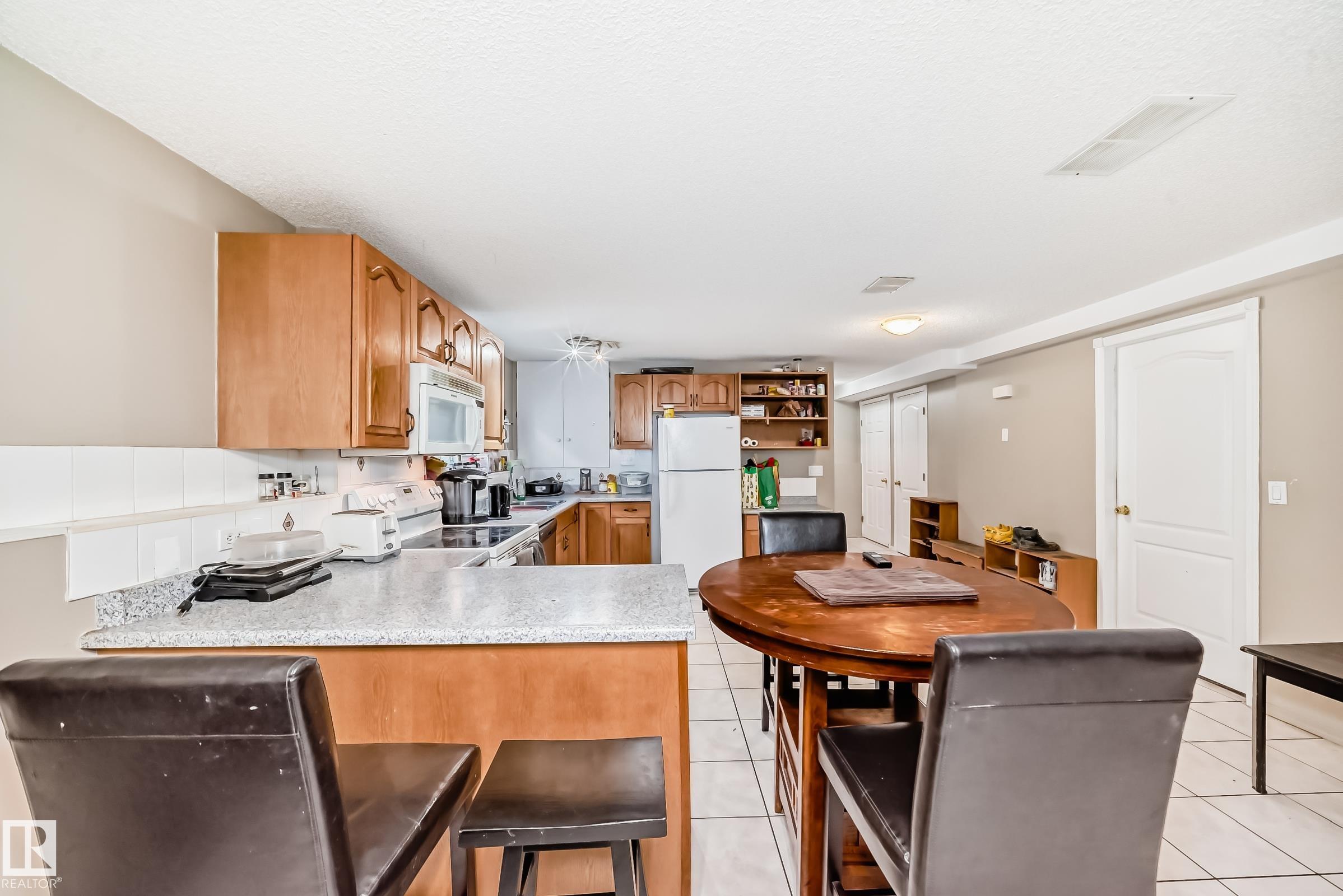 https://zimg.paragon.ice.com/ParagonImages/Property/PM/RAE/225401549/43/0/0/d2cfec2fad1c41ce9140551c7b83c68c/1/9675a10d0aacc9b441fa43a50708f193/225401549-F7557F42-DE9A-448E-A8F8-9729F93E9722.JPG
