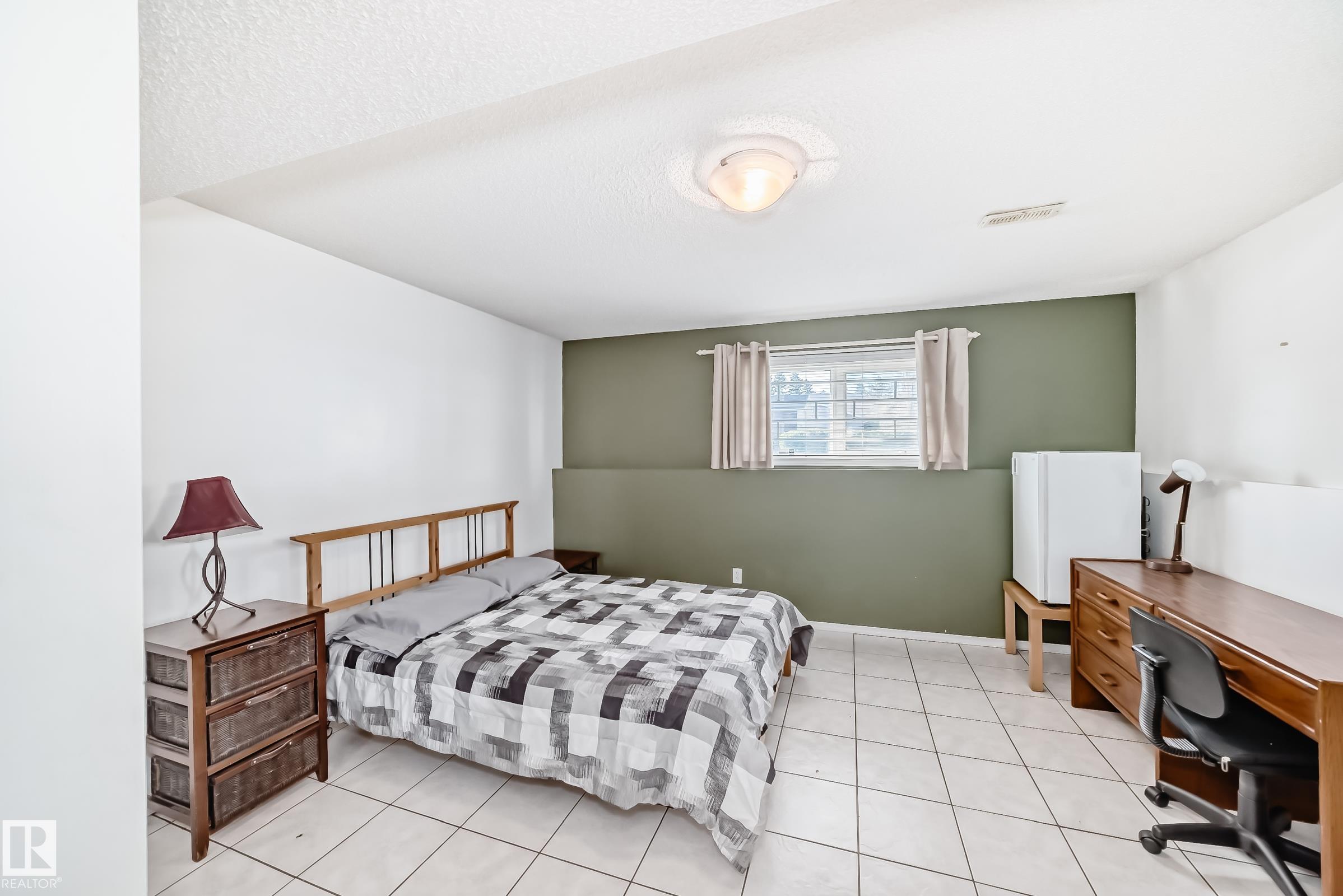 https://zimg.paragon.ice.com/ParagonImages/Property/PM/RAE/225401549/51/0/0/9a5e93cdf220387eda547ecc8cadbd19/1/9675a10d0aacc9b441fa43a50708f193/225401549-0D77D836-C6D2-4AD6-AA72-F8A359AEB12C.JPG