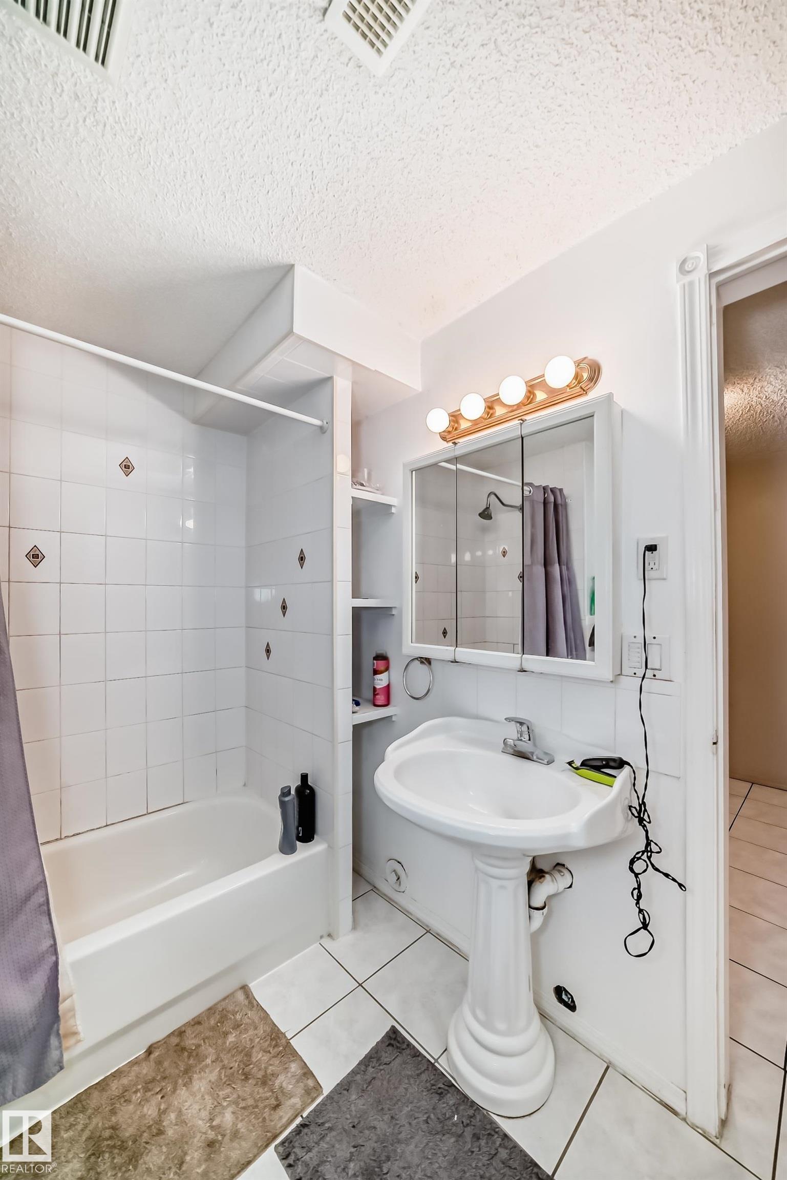https://zimg.paragon.ice.com/ParagonImages/Property/PM/RAE/225401549/59/0/0/0fd931c3ce35ee692233b0b5ff72cdf5/1/9675a10d0aacc9b441fa43a50708f193/225401549-D7D835BE-4D35-4B17-8436-EFF3C8C9ADF3.JPG