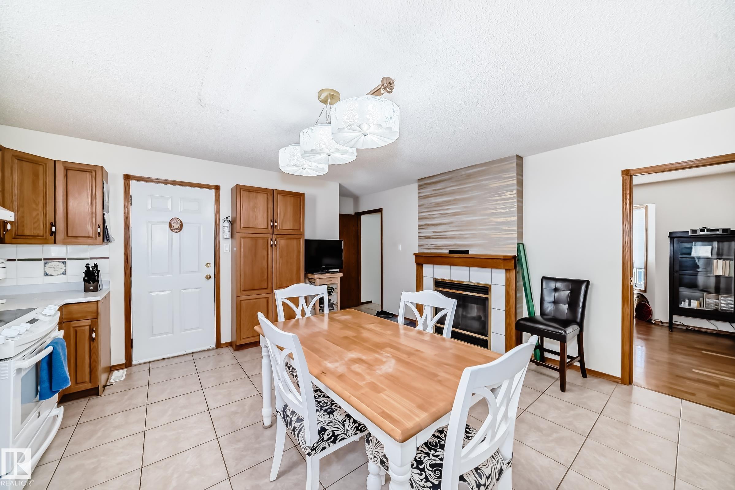 https://zimg.paragon.ice.com/ParagonImages/Property/PM/RAE/225401549/7/0/0/c5b31ff8cac70f2f3e787a631fd13791/1/9675a10d0aacc9b441fa43a50708f193/225401549-25426692-1419-44A6-A30A-317A0C937137.JPG