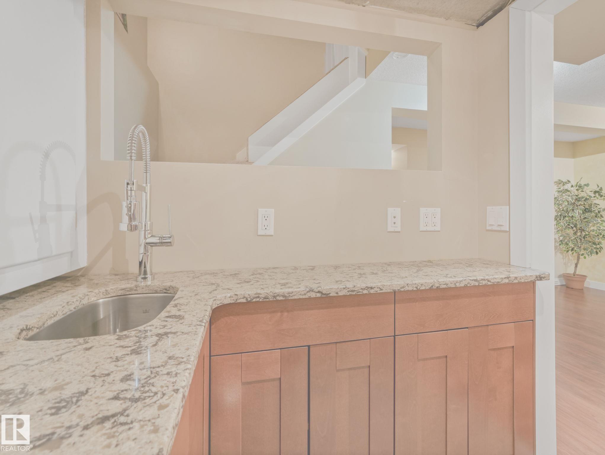 https://zimg.paragon.ice.com/ParagonImages/Property/PM/RAE/225401555/60/0/0/8bde87986a2e4808ae7337a2d6d8aa81/1/3322ec6d984a43774c95b13e1248ed0b/225401555-b71a2838-4cfe-4cd6-a3a1-3cf44babd550.JPG