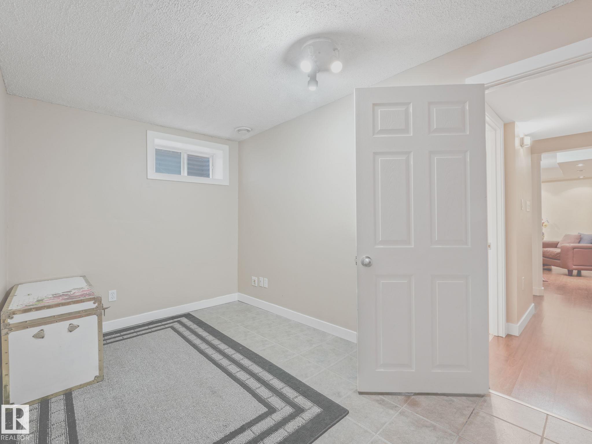 https://zimg.paragon.ice.com/ParagonImages/Property/PM/RAE/225401555/64/0/0/78b76d579d14ae6a3523e521a519dfaa/1/3322ec6d984a43774c95b13e1248ed0b/225401555-1db6163c-5eed-4789-9dd7-058af8fc7732.JPG
