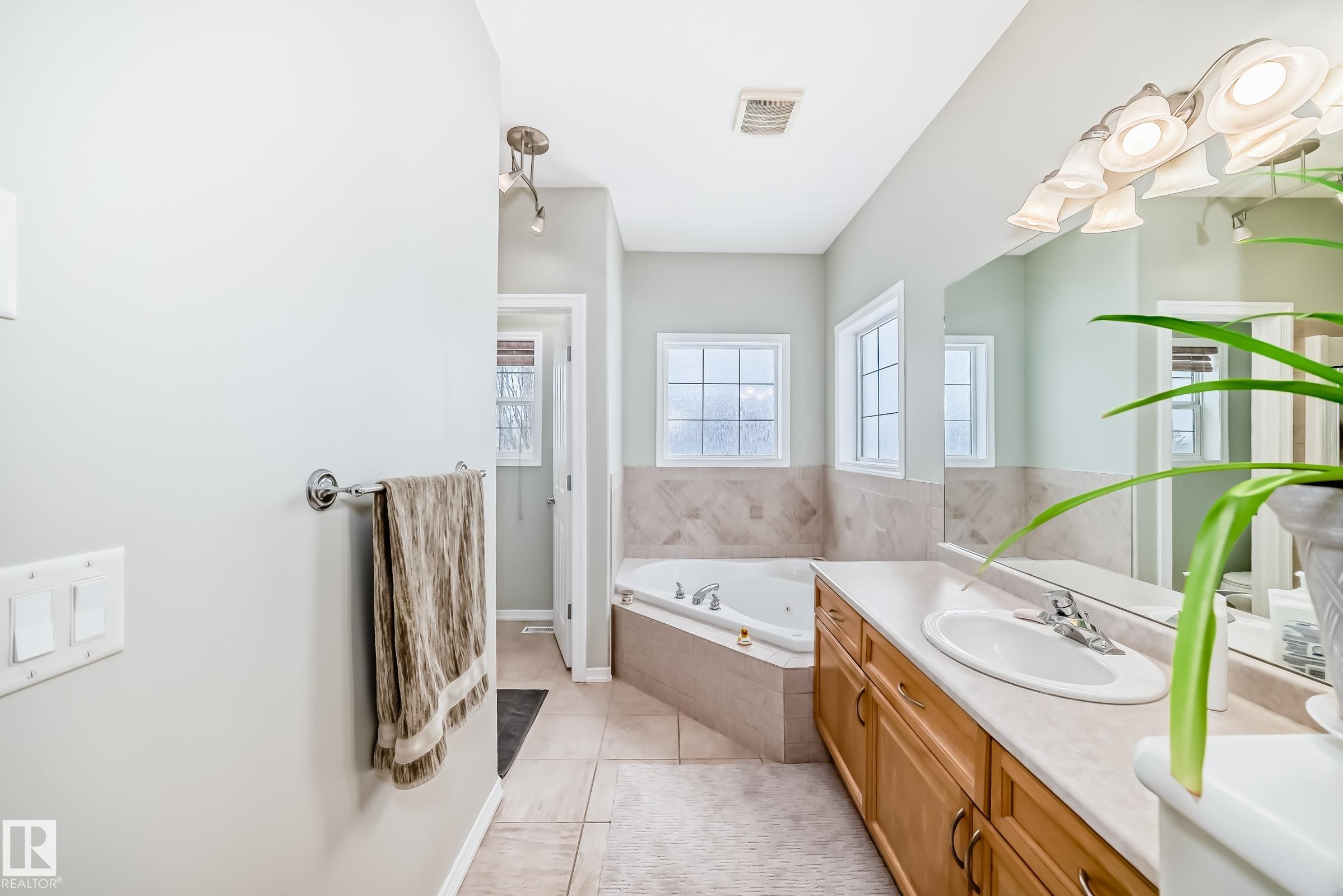 Photo 27 at 576 Glenwright Crescent NW, Glastonbury, Edmonton