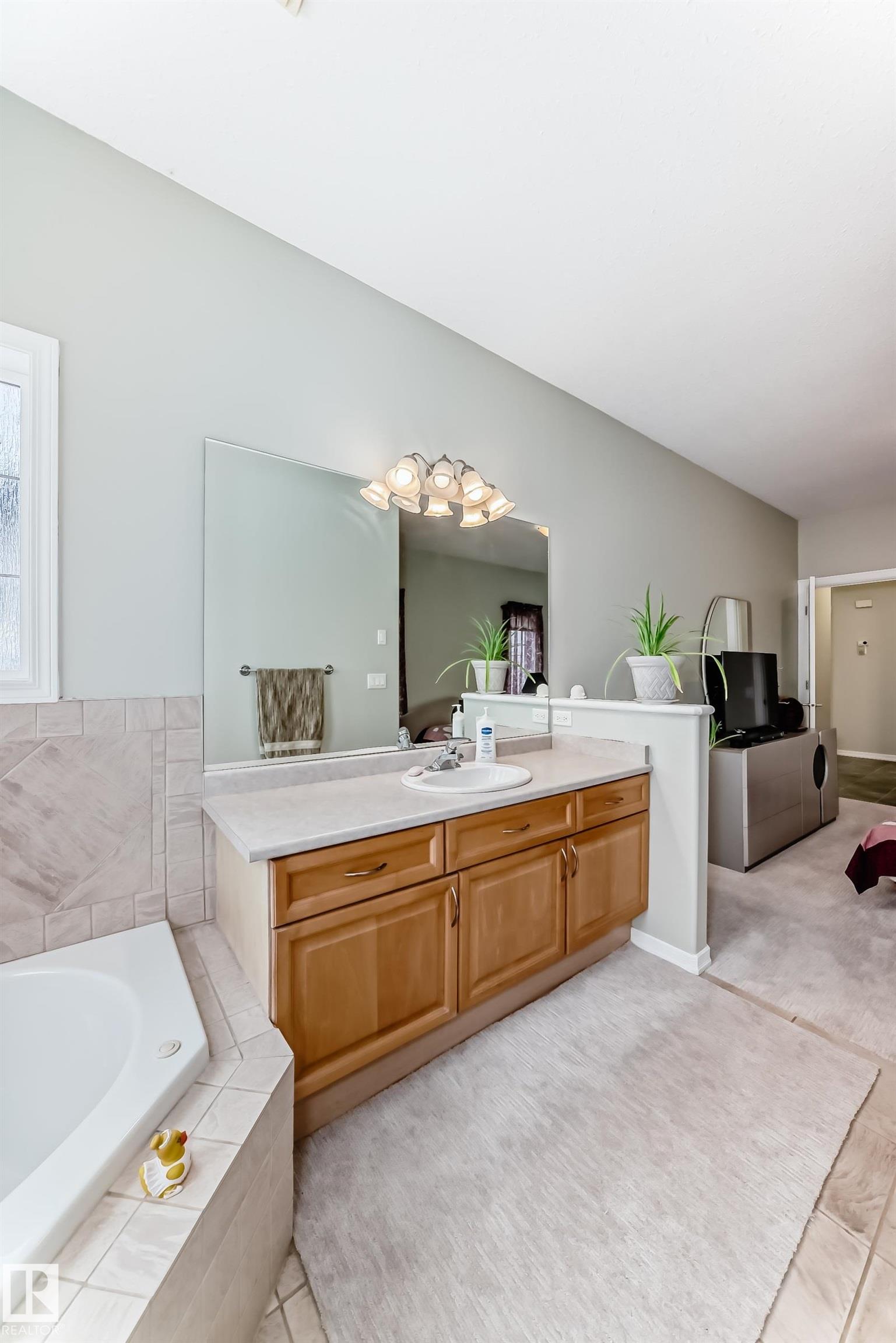 Photo 30 at 576 Glenwright Crescent NW, Glastonbury, Edmonton