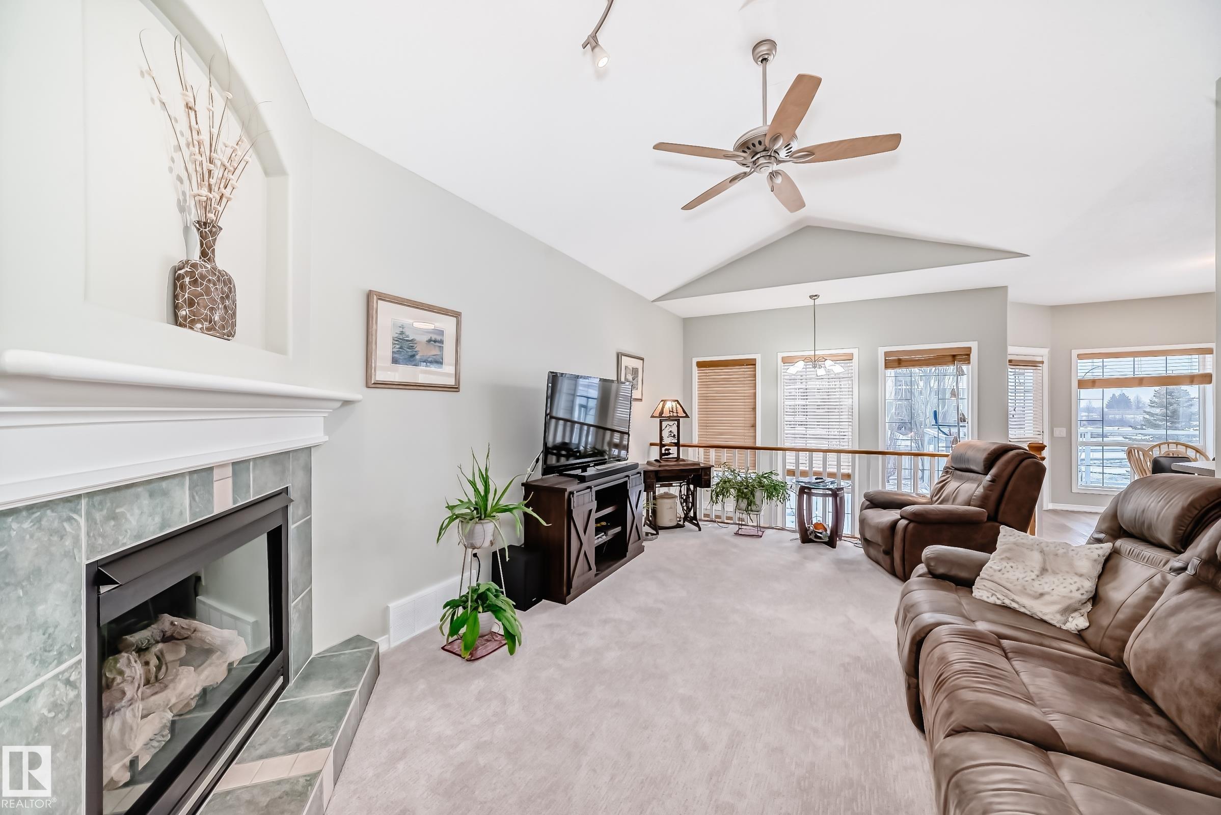 Photo 10 at 576 Glenwright Crescent NW, Glastonbury, Edmonton
