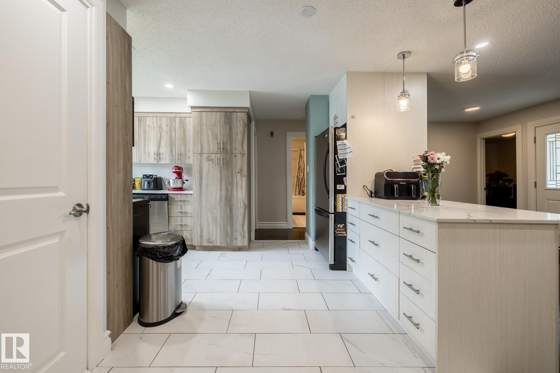 https://zimg.paragon.ice.com/ParagonImages/Property/PM/RAE/225401567/22/0/0/54514d31af423ef9fb89648a4f7f661f/1/7bed76e577c65b0e66364b9829dc1764/225401567-6ebd2157-7740-4e89-b358-e000b919ea23.JPG