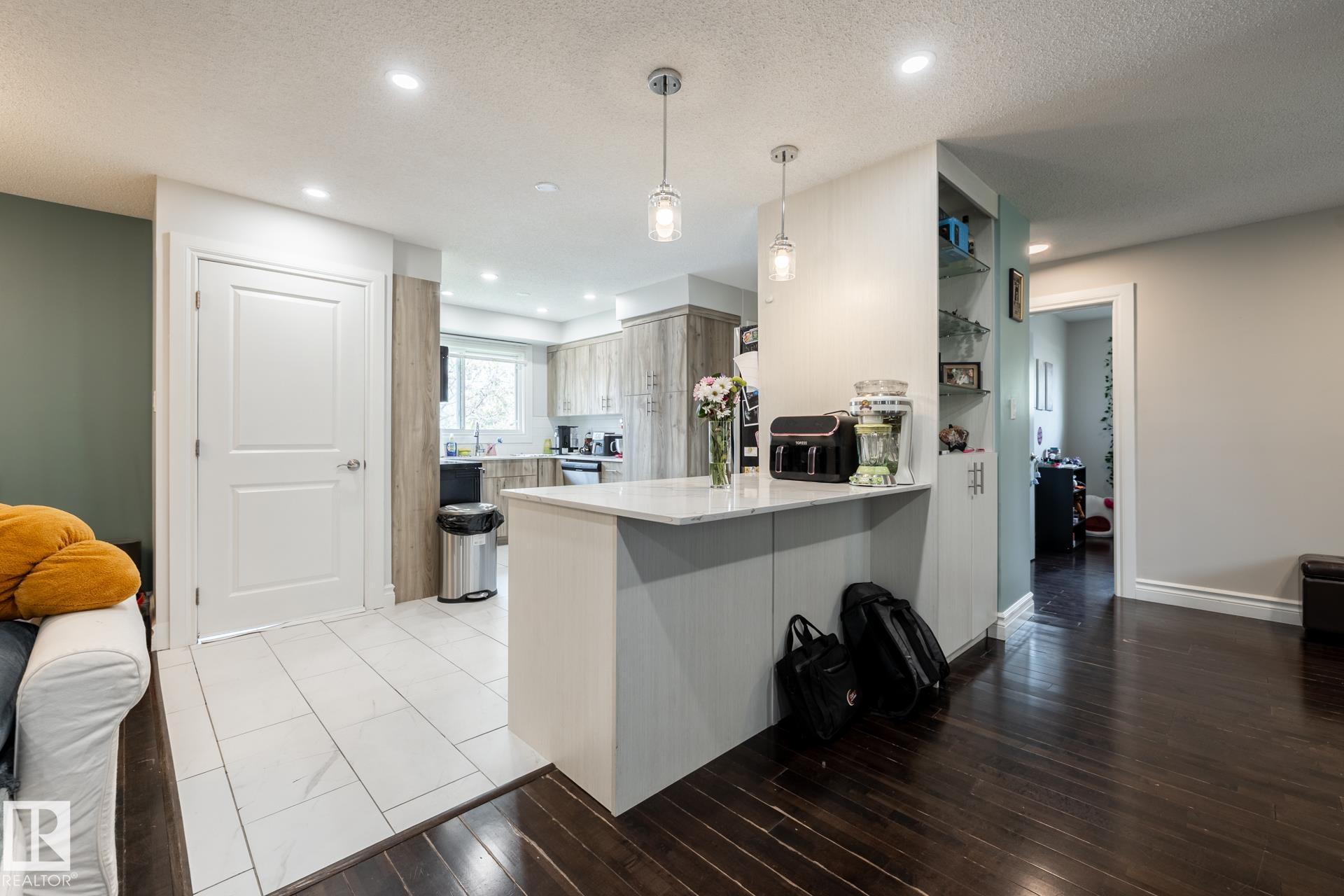 https://zimg.paragon.ice.com/ParagonImages/Property/PM/RAE/225401567/8/0/0/5eef91f49a71a7c8157d6b1ee7cfb35c/1/7bed76e577c65b0e66364b9829dc1764/225401567-666ca7e4-9946-49b8-86a1-b9ddf2fd9550.JPG
