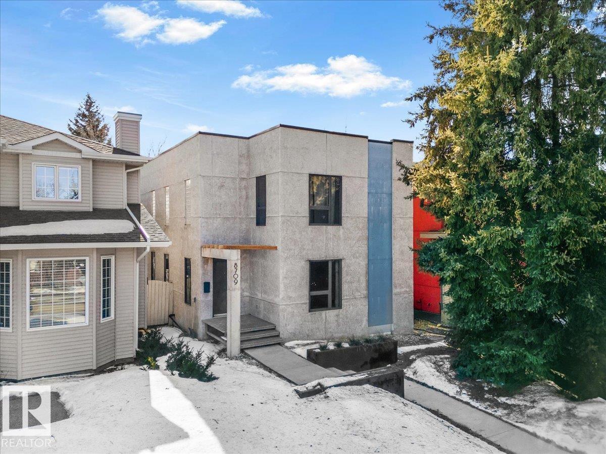 8709 92a Avenue NW, Strathearn, Edmonton