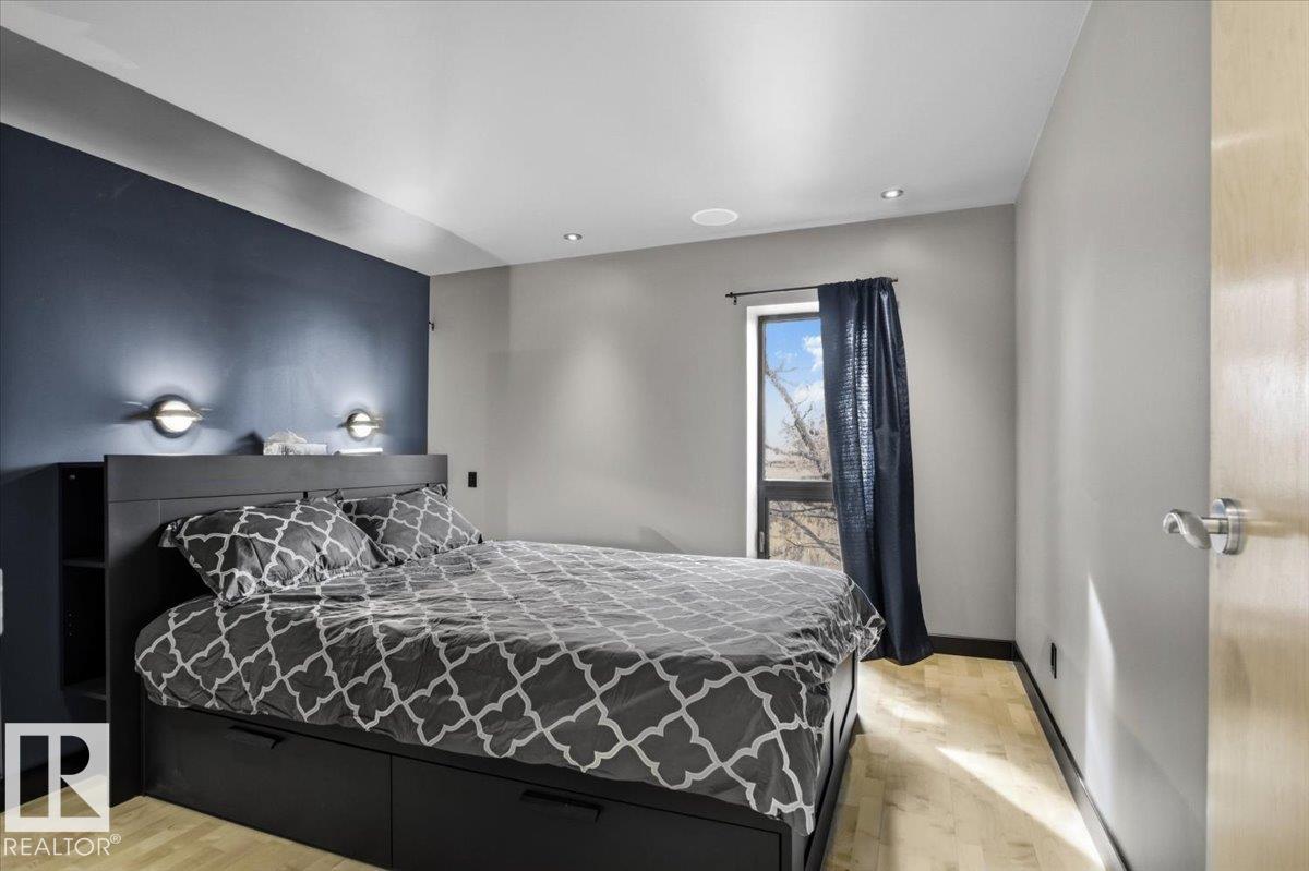 Photo 11 at 8709 92a Avenue NW, Strathearn, Edmonton