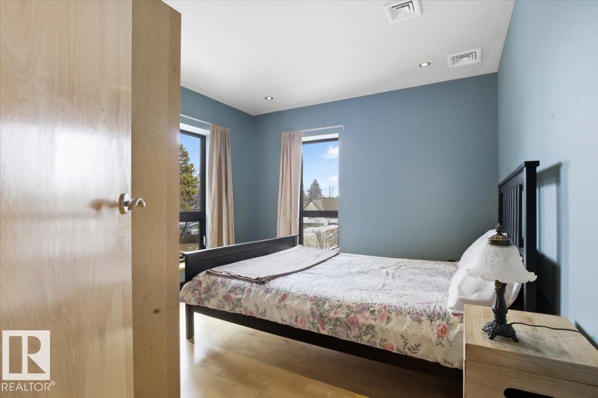 Photo 14 at 8709 92a Avenue NW, Strathearn, Edmonton