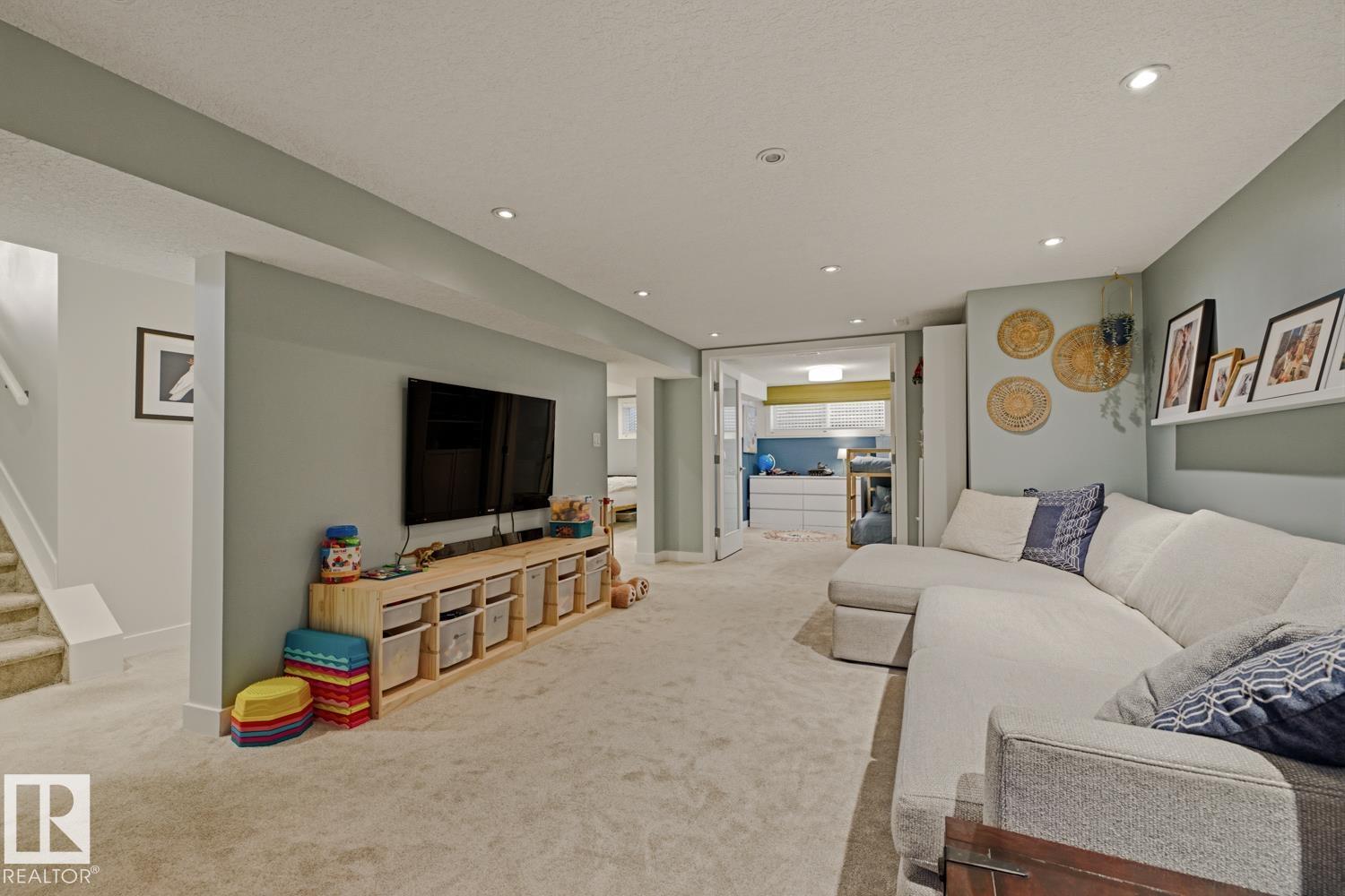 https://zimg.paragon.ice.com/ParagonImages/Property/PM/RAE/225401574/28/0/0/8c5f2df6553c115dfcf2ae801fe14a0b/1/40d15c312024133628f97f60d6c9b0b2/225401574-017b0fd0-f180-4d59-987c-6eb5d000bf6d.JPG