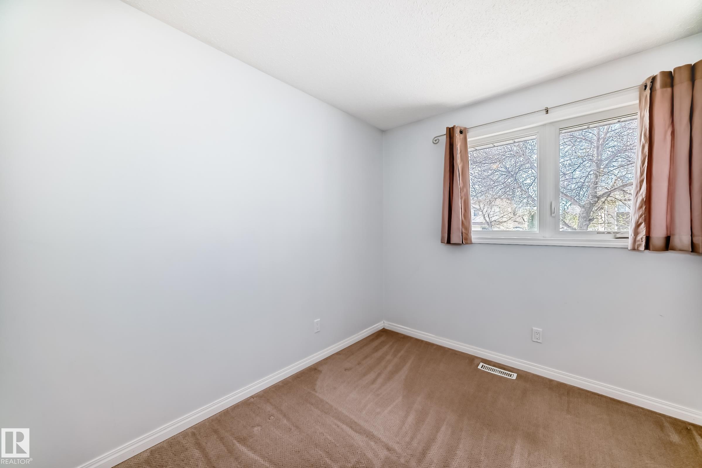 Photo 18 at 11812 139 Avenue NW, Carlisle, Edmonton
