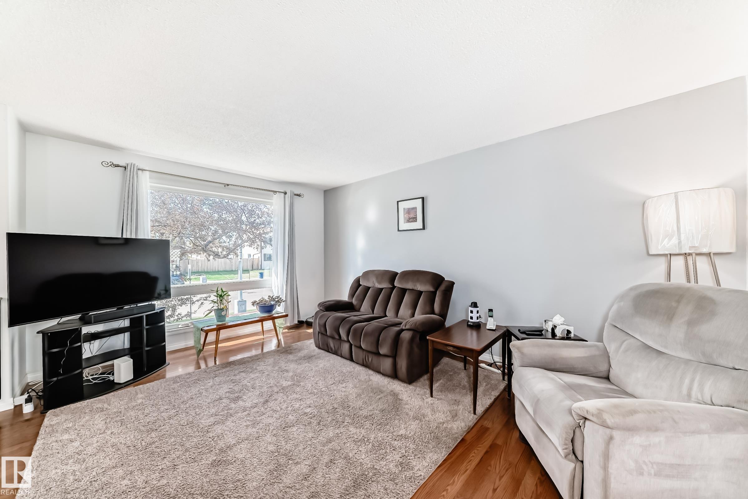 11812 139 Avenue NW, Carlisle, Edmonton