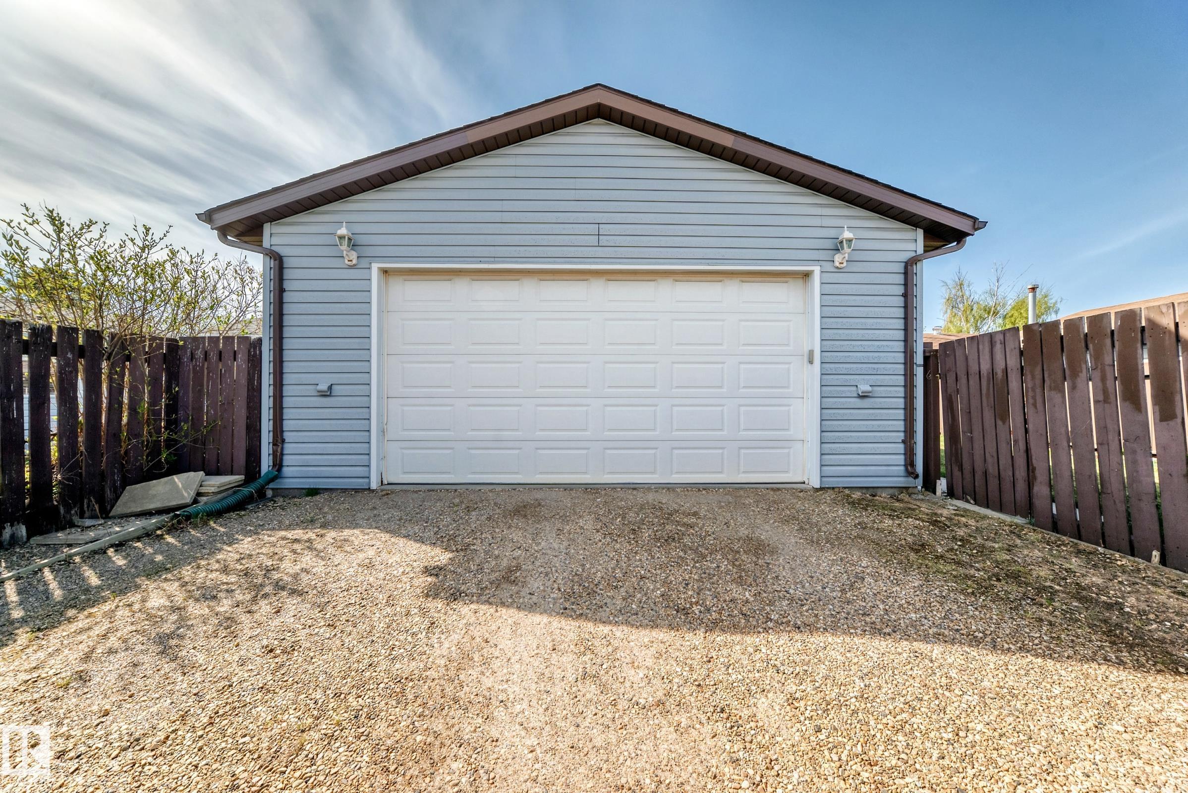 Photo 32 at 11812 139 Avenue NW, Carlisle, Edmonton