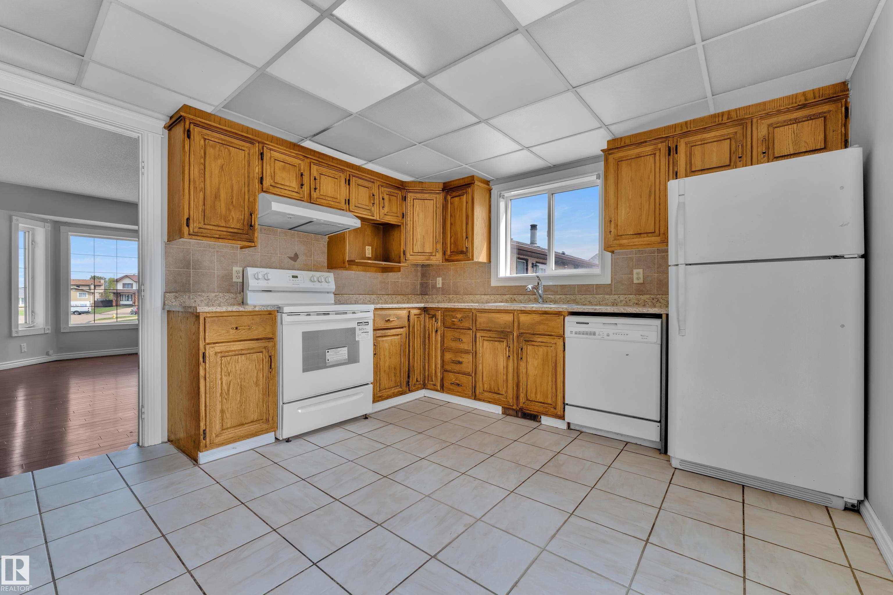 Photo 12 at 3227 145 Avenue NW, Kirkness, Edmonton