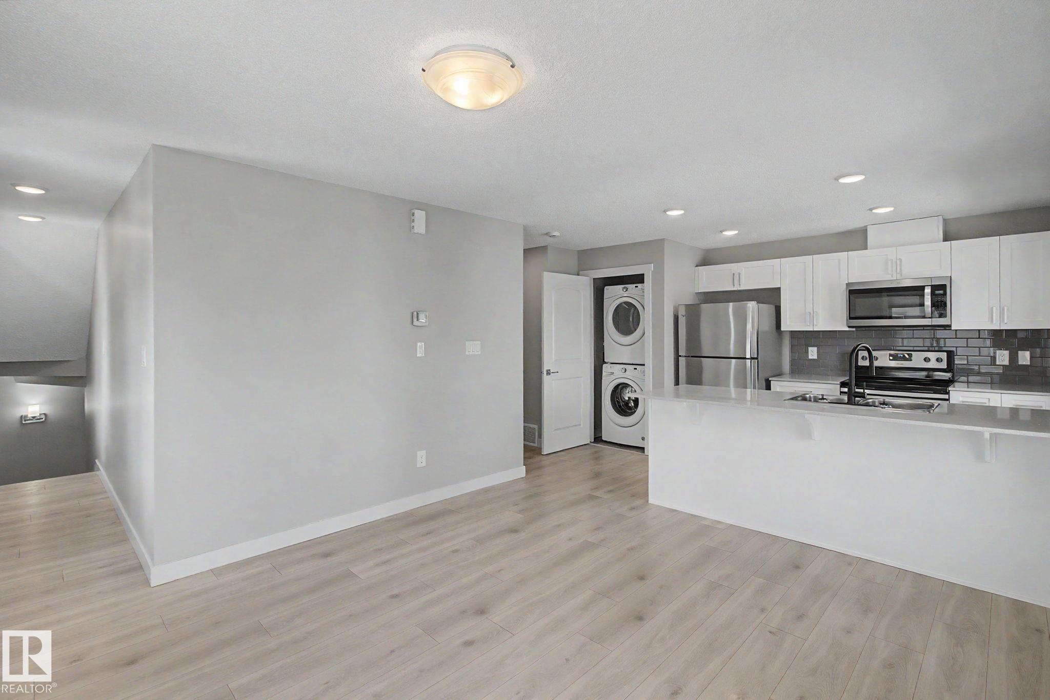 https://zimg.paragon.ice.com/ParagonImages/Property/PM/RAE/225401595/8/0/0/37ebbb1e9dedb610732e78be9aae6a9f/1/8db1d2a3690f280d40f4de989dd44b6d/225401595-a6d287e4-2fca-4947-8e8b-2308158ec789.JPG