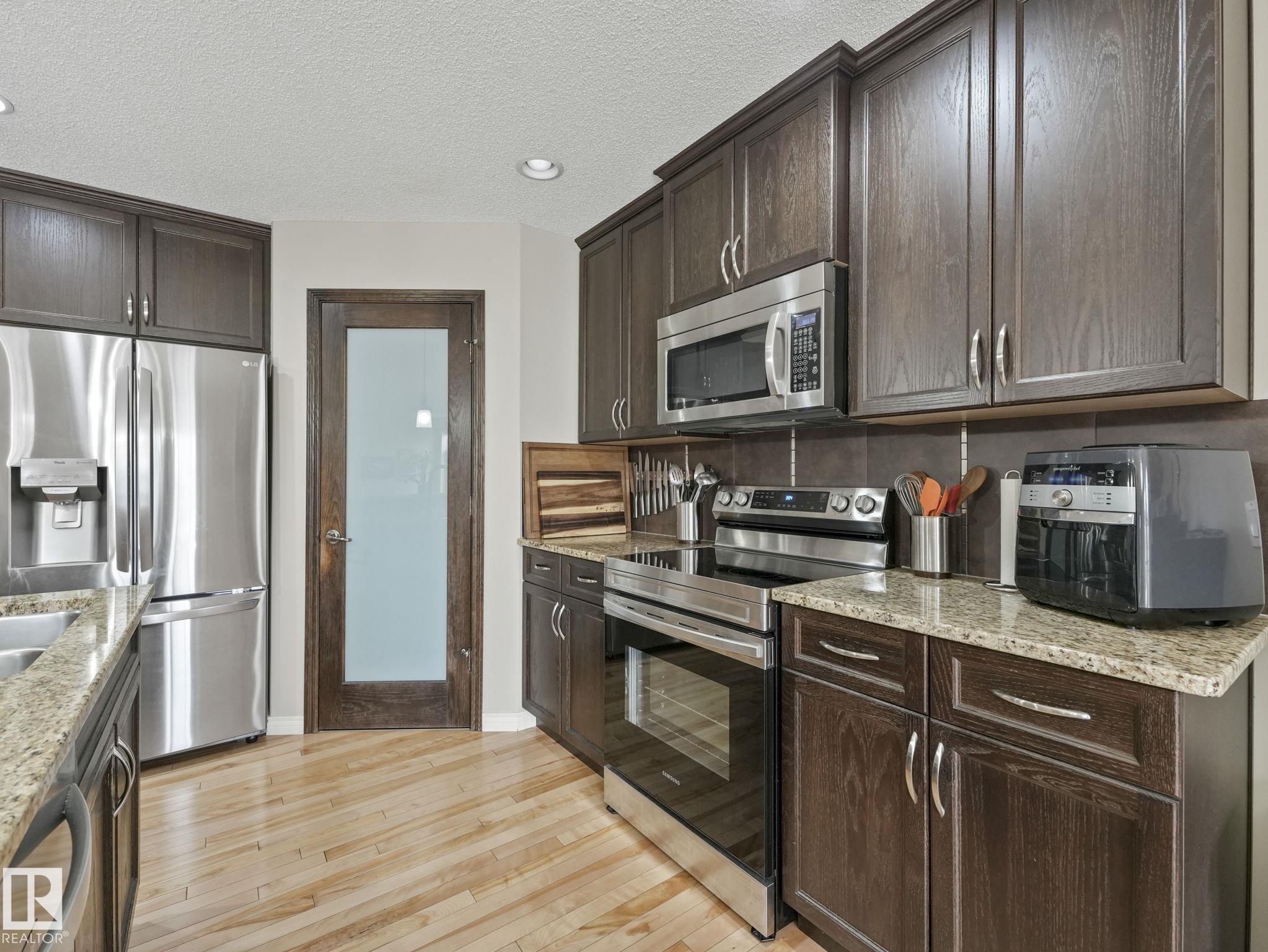 Photo 31 at 20853 92a Avenue NW, Suder Greens, Edmonton