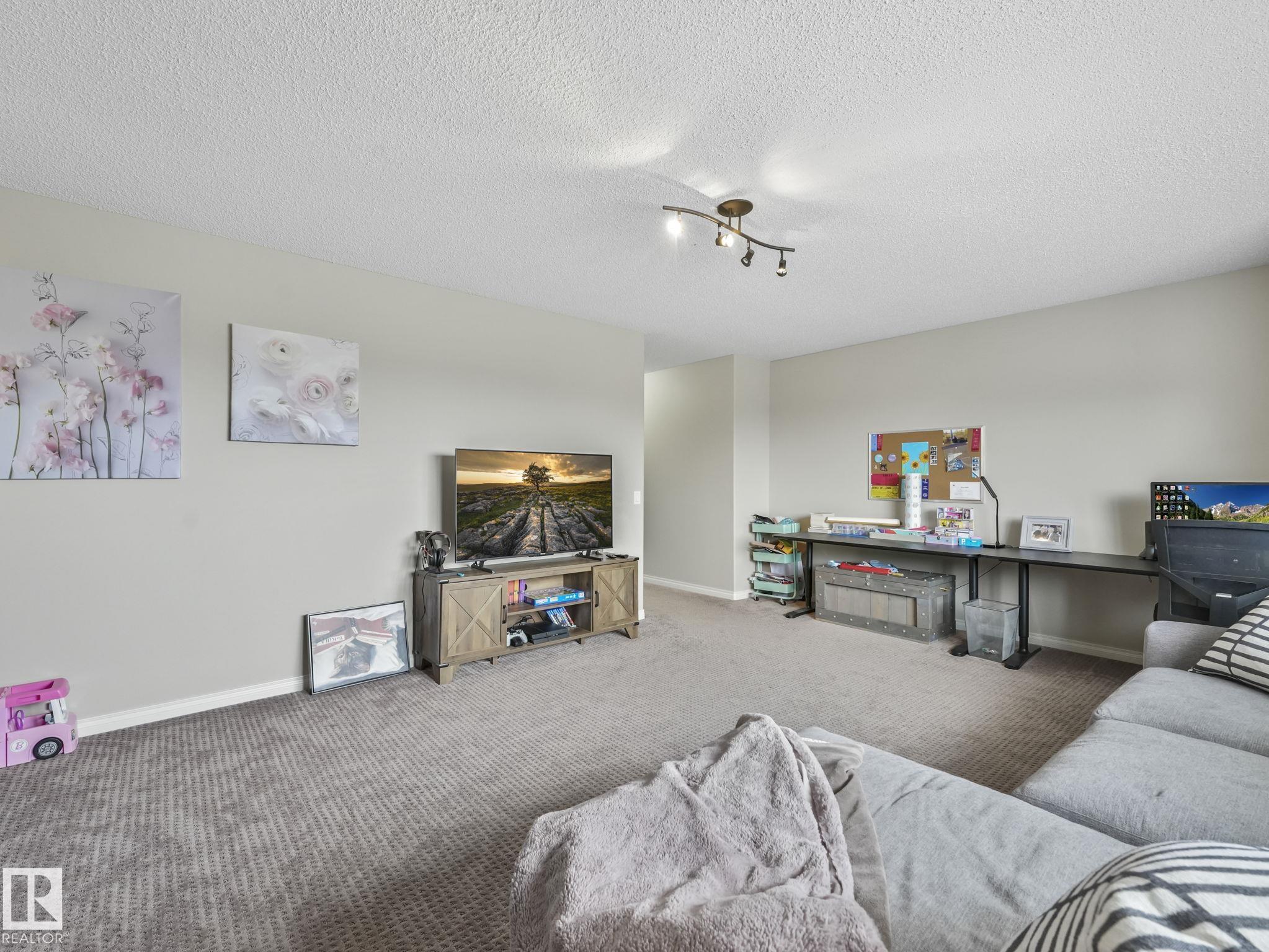 Photo 43 at 20853 92a Avenue NW, Suder Greens, Edmonton