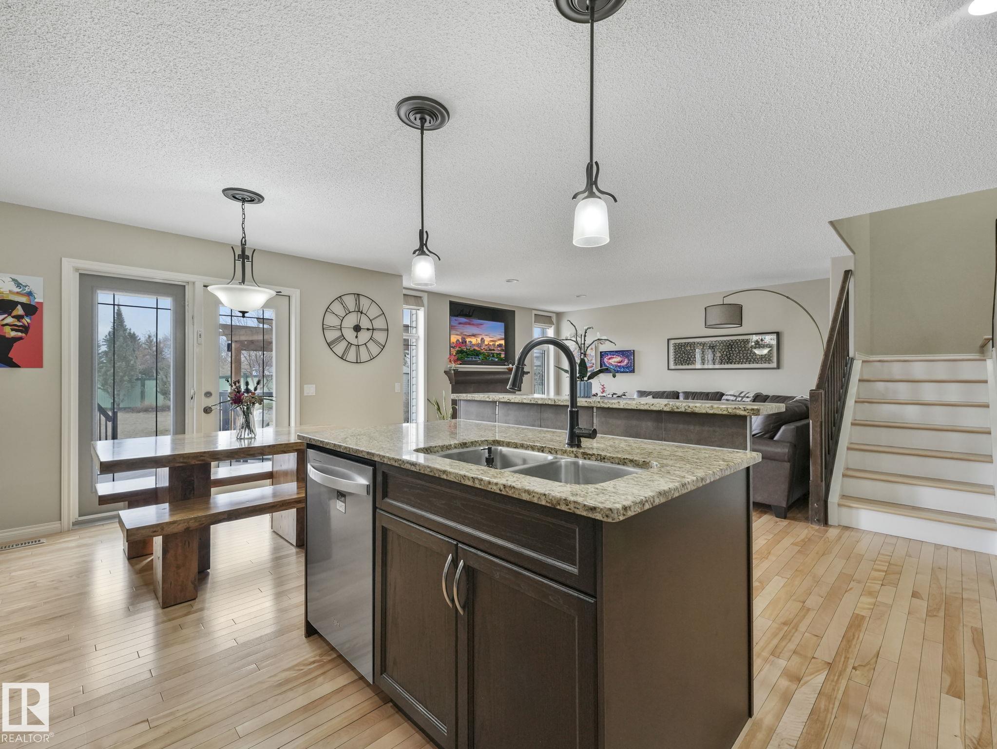 https://zimg.paragon.ice.com/ParagonImages/Property/PM/RAE/225401623/9/0/0/0e83e98c8a2f6707d1bab1e71629aef4/1/01fd338ce7822d43ff353562ab17adf8/225401623-909e1d6d-e1b0-4c09-881b-c4e03b97b4df.JPG