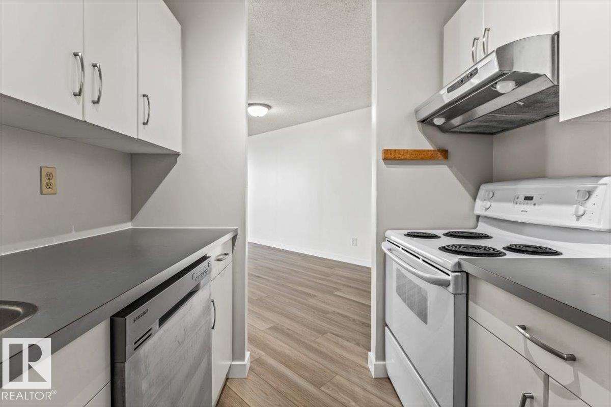 Photo 17 at 1004 - 10045 117 Street NW, Wîhkwêntôwin, Edmonton