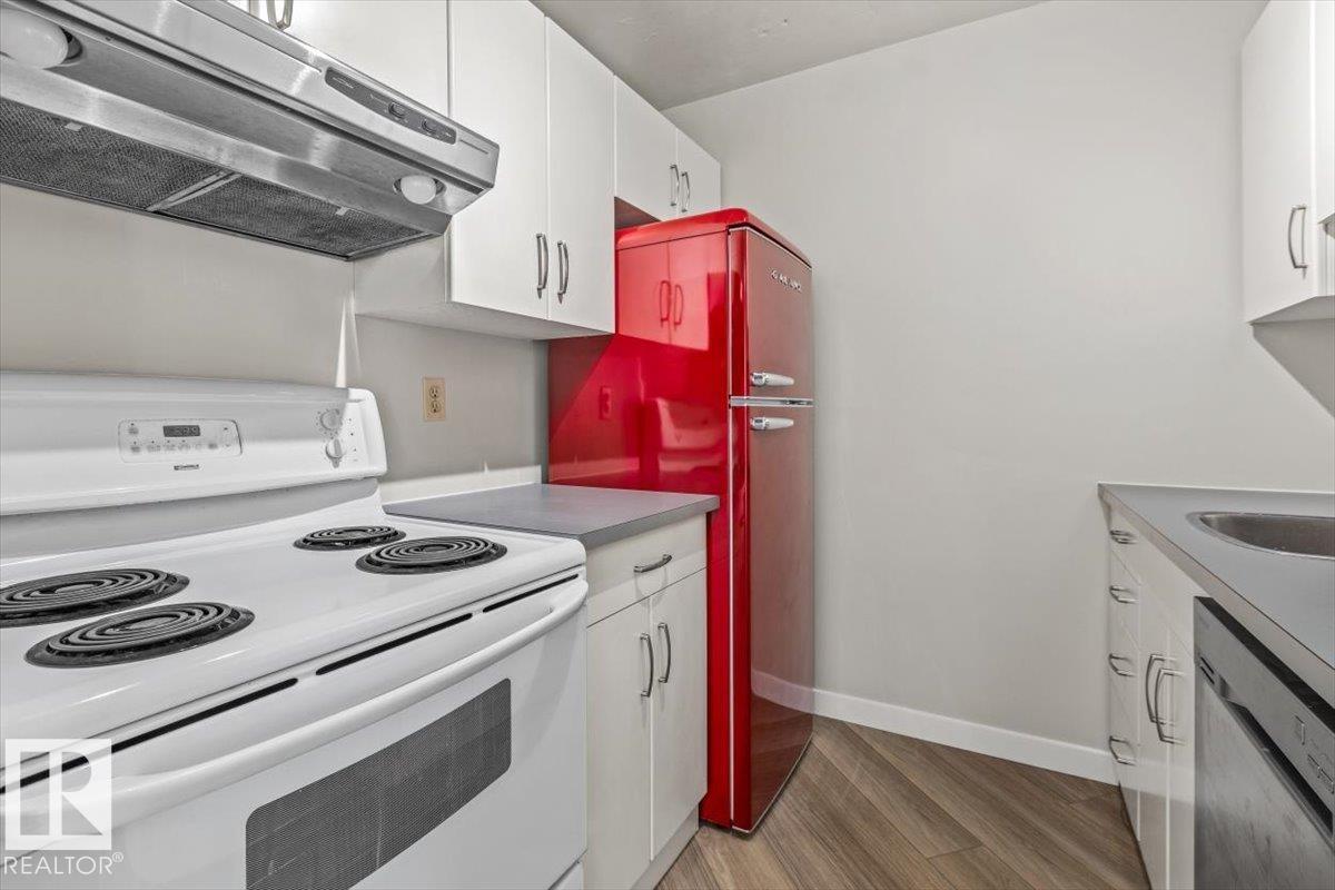 Photo 18 at 1004 - 10045 117 Street NW, Wîhkwêntôwin, Edmonton