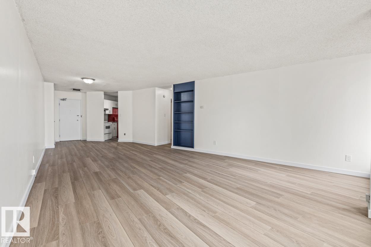 1004 - 10045 117 Street NW, Wîhkwêntôwin, Edmonton