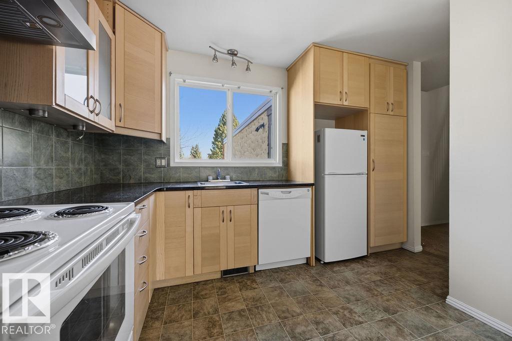 Photo 6 at 17429 77 Avenue NW, Callingwood North, Edmonton