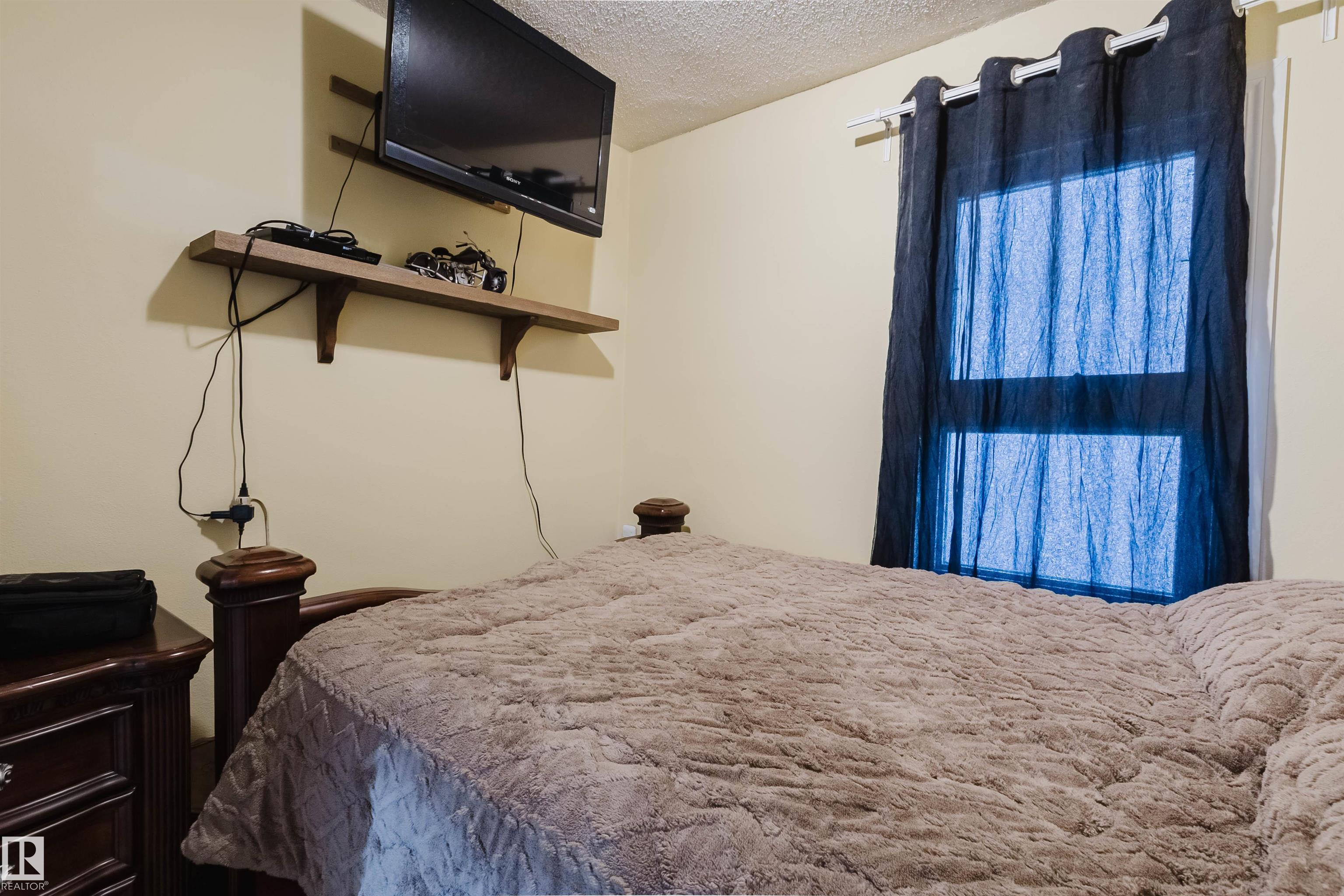 Photo 12 at 10834 75 Avenue NW, Queen Alexandra, Edmonton
