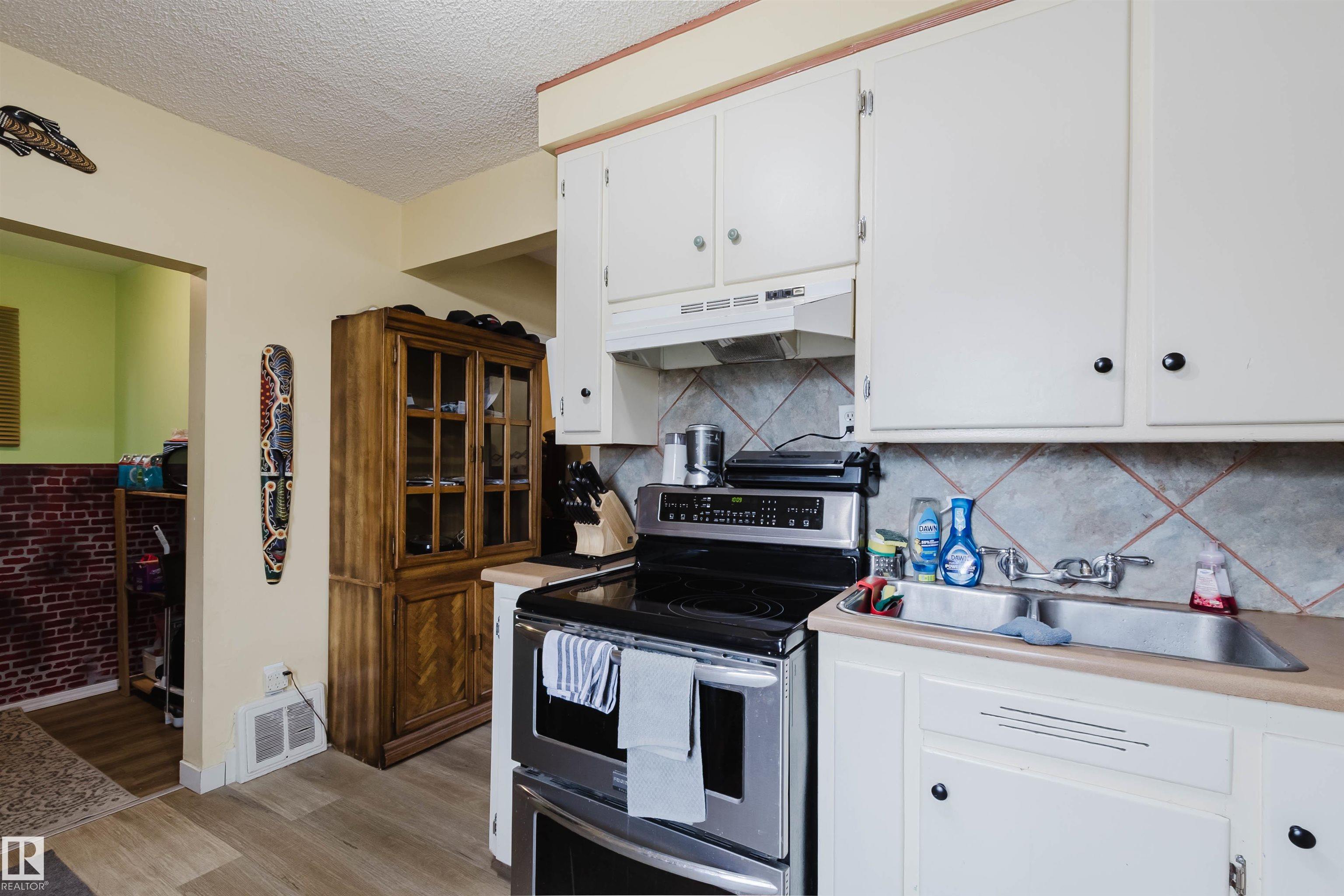 Photo 15 at 10834 75 Avenue NW, Queen Alexandra, Edmonton
