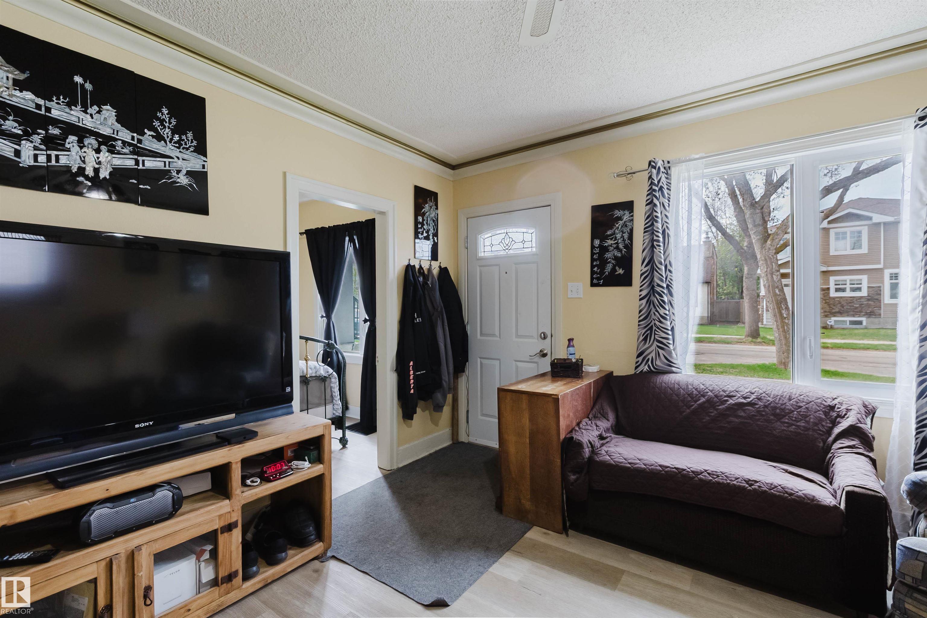 10834 75 Avenue NW, Queen Alexandra, Edmonton