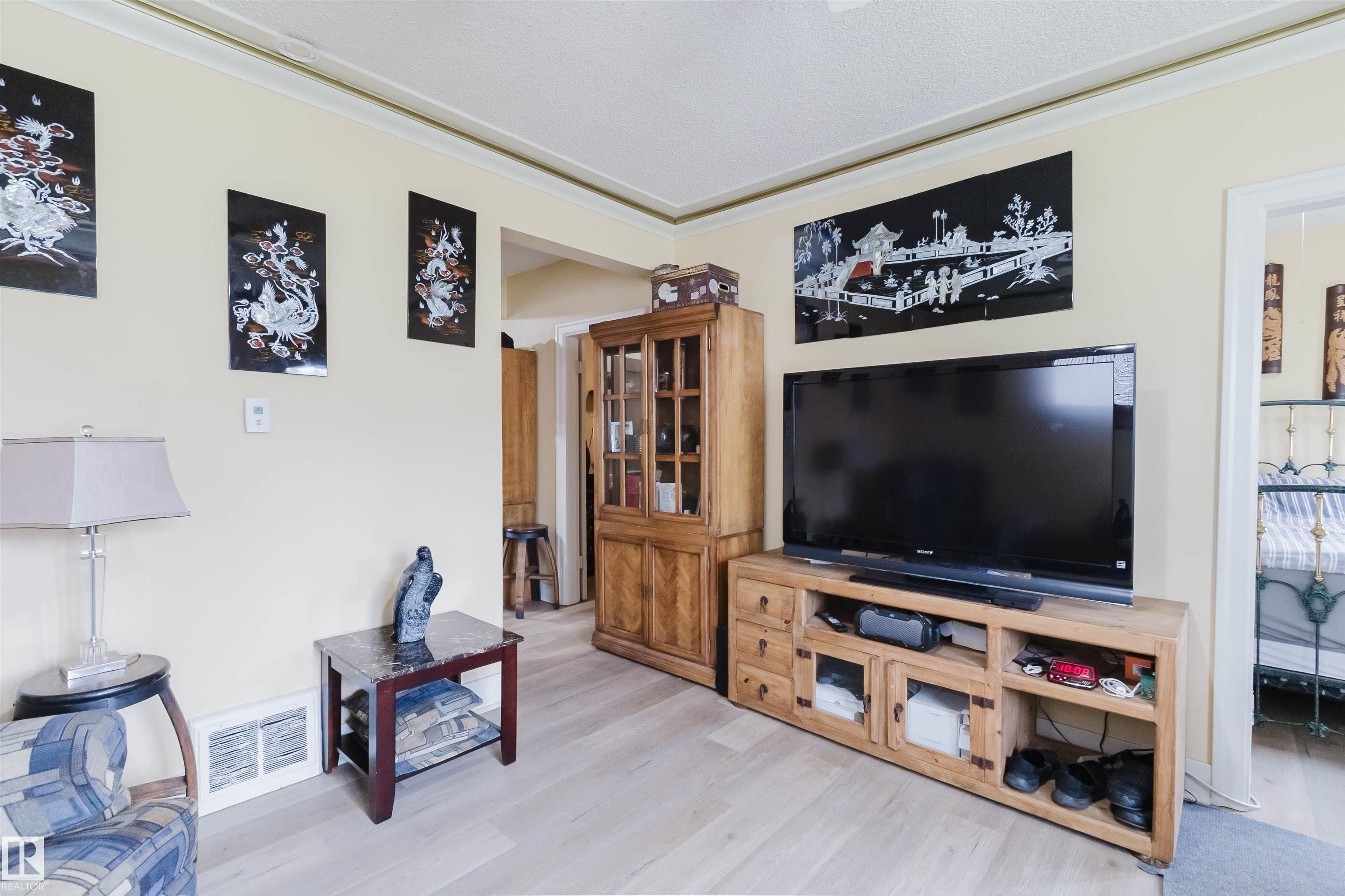 Photo 6 at 10834 75 Avenue NW, Queen Alexandra, Edmonton