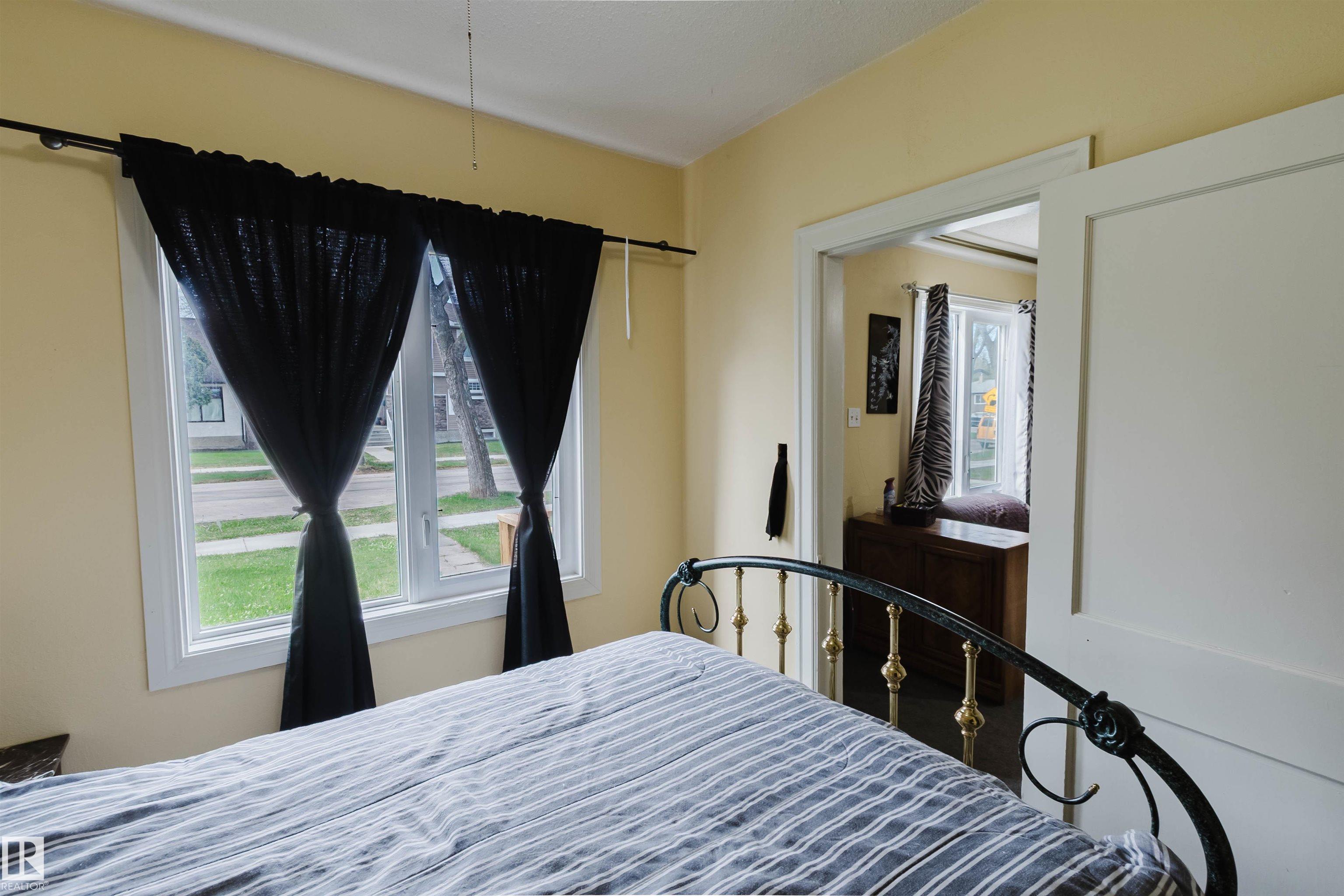 Photo 8 at 10834 75 Avenue NW, Queen Alexandra, Edmonton