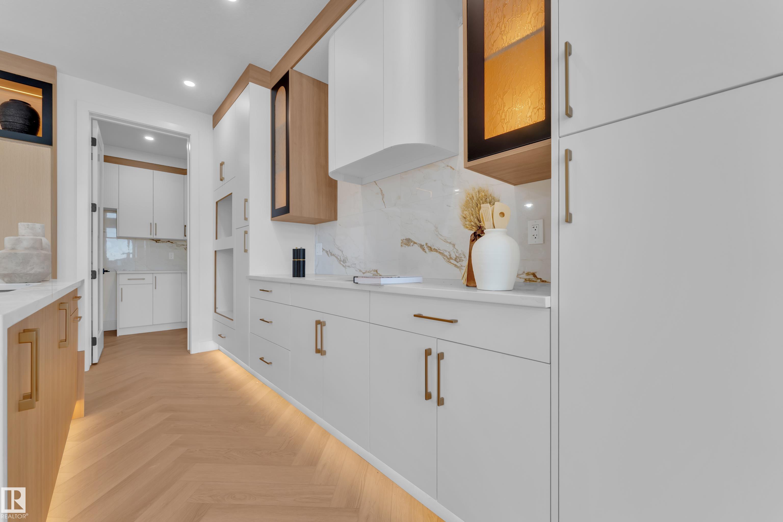 https://zimg.paragon.ice.com/ParagonImages/Property/PM/RAE/225401637/17/0/0/6b8c933cc226b7038b03548263b9a279/1/d36a2022f5cfcc5d3770694682f527a4/225401637-5aca8515-3631-4ffe-a0a1-4c6ac6340f42.JPG