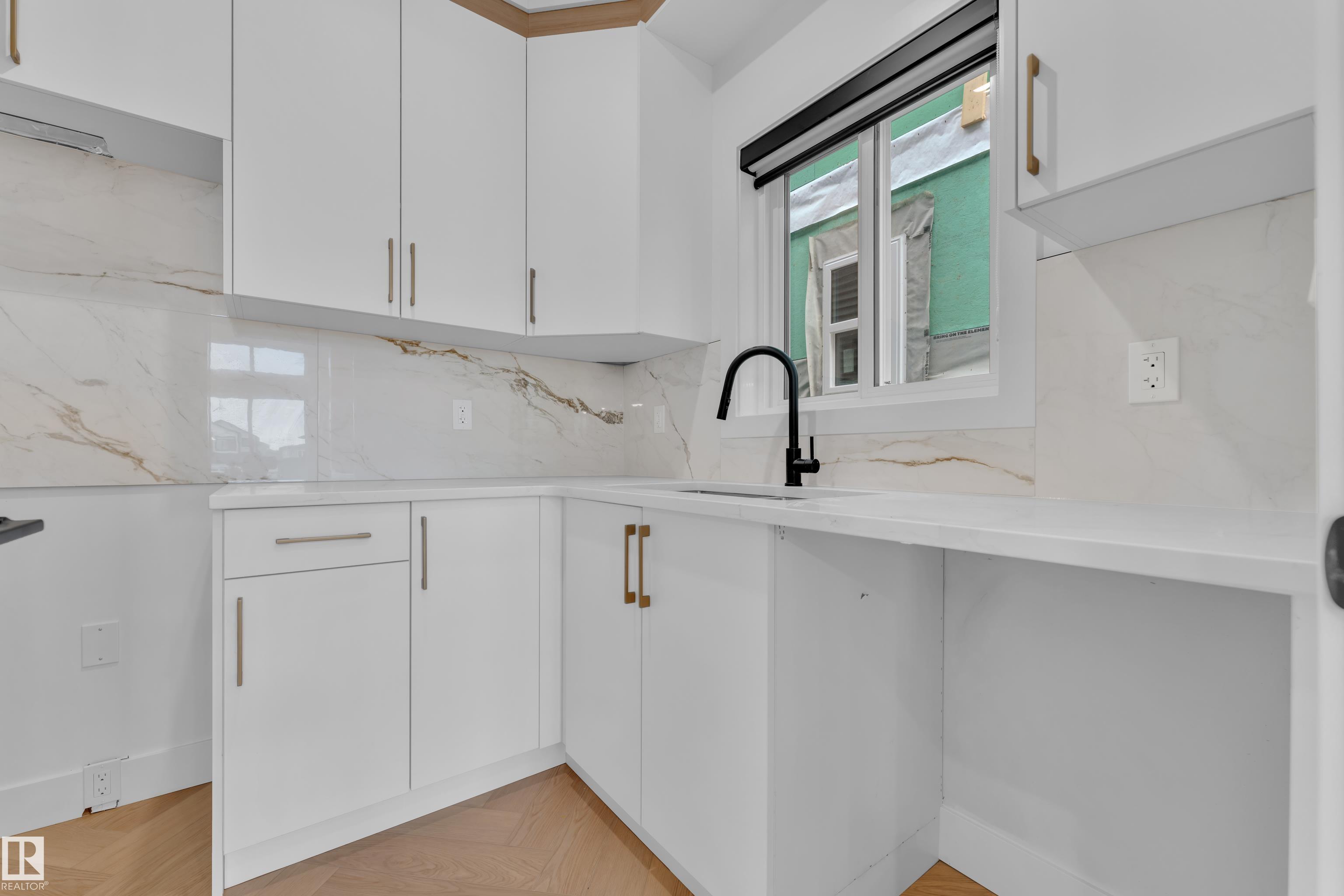 https://zimg.paragon.ice.com/ParagonImages/Property/PM/RAE/225401637/30/0/0/206d8c8c2113d7f29272cf22310afe6d/1/d36a2022f5cfcc5d3770694682f527a4/225401637-ca109f79-cb55-4592-abcb-77d11c488161.JPG