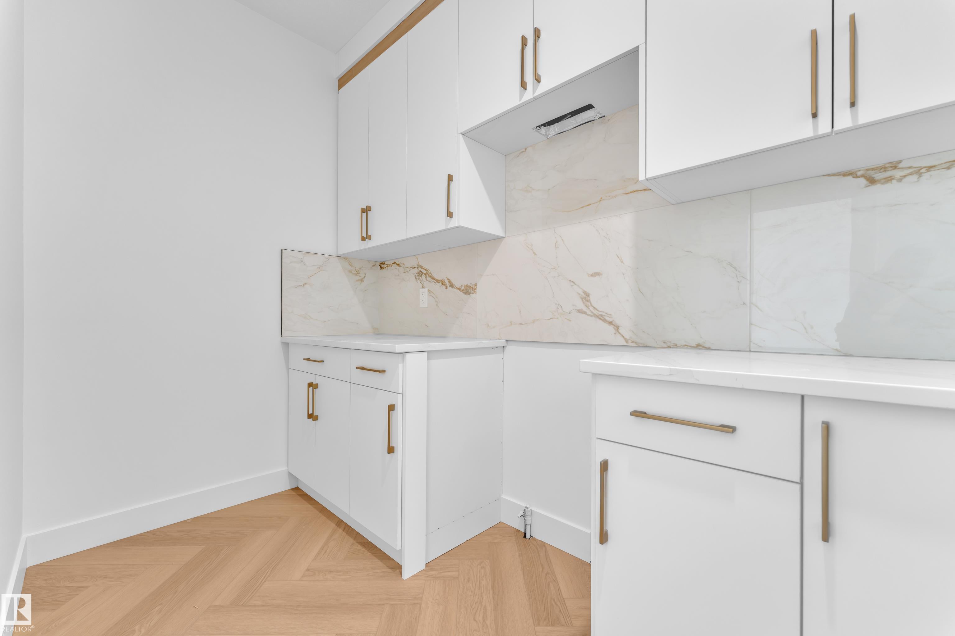 https://zimg.paragon.ice.com/ParagonImages/Property/PM/RAE/225401637/31/0/0/2d09518b7f5a4f9ff78cb01302874104/1/d36a2022f5cfcc5d3770694682f527a4/225401637-2bf7928a-6da5-4fd5-908e-9d89e82d8f5d.JPG