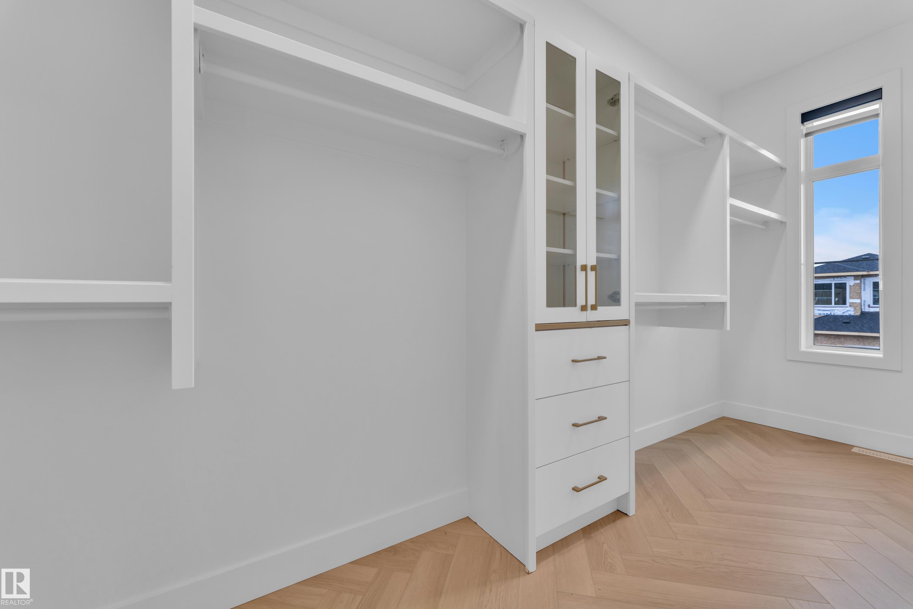 https://zimg.paragon.ice.com/ParagonImages/Property/PM/RAE/225401637/40/0/0/c14ebac9b7d095e20c24e858617aa2fa/1/d36a2022f5cfcc5d3770694682f527a4/225401637-84889079-343e-41cf-8470-6b47f79dbe8f.JPG